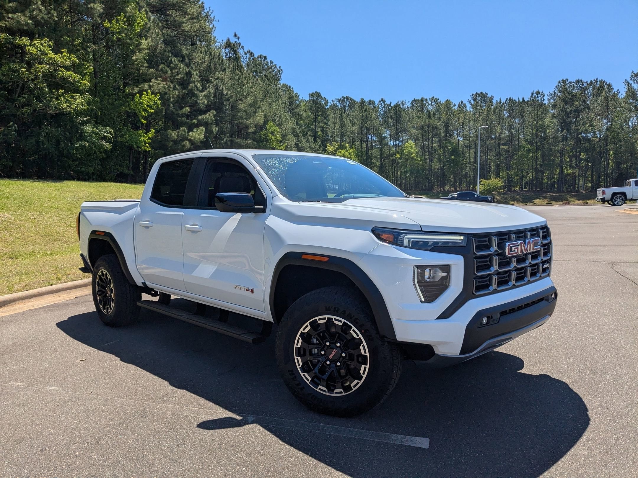 2026 GMC Canyon 4WD AT4 Crew Cab Short Box's photo