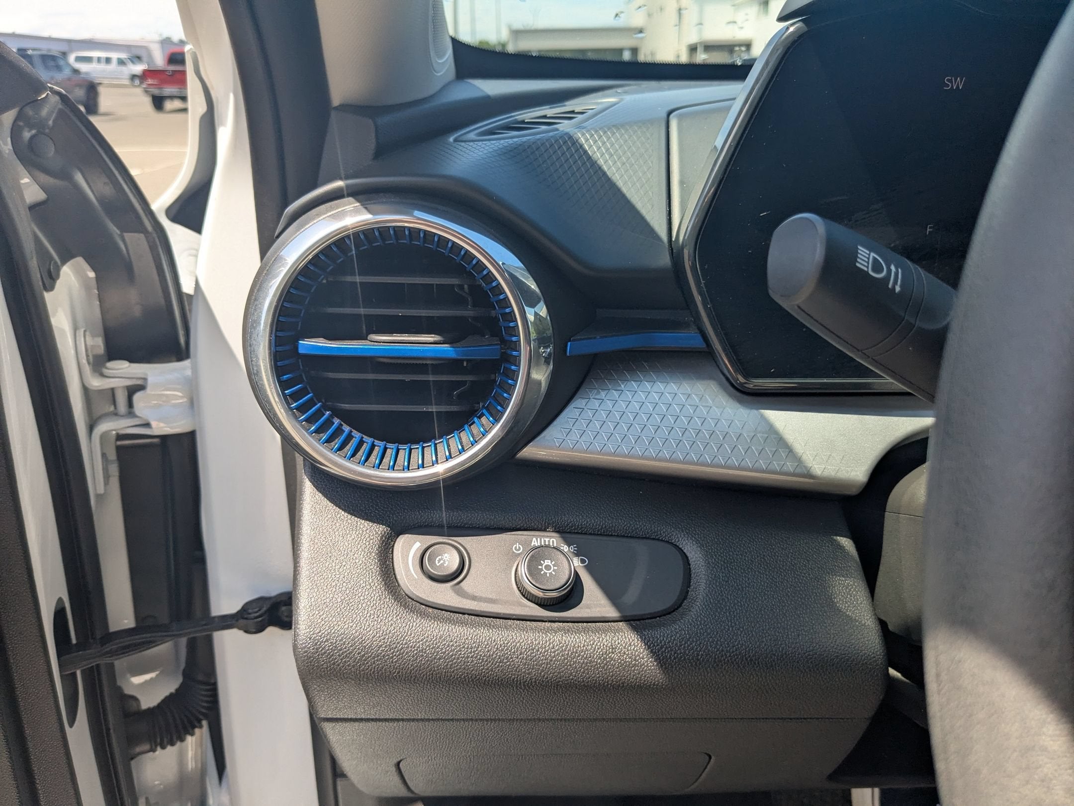 2025 Chevrolet Trax LT - Photo 15