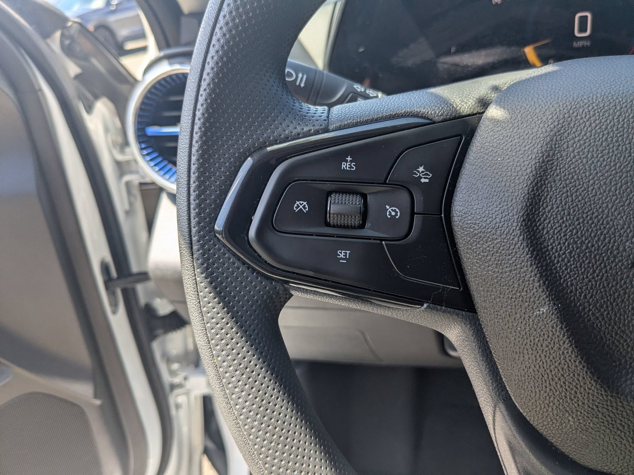 2025 Chevrolet Trax LT - Photo 16