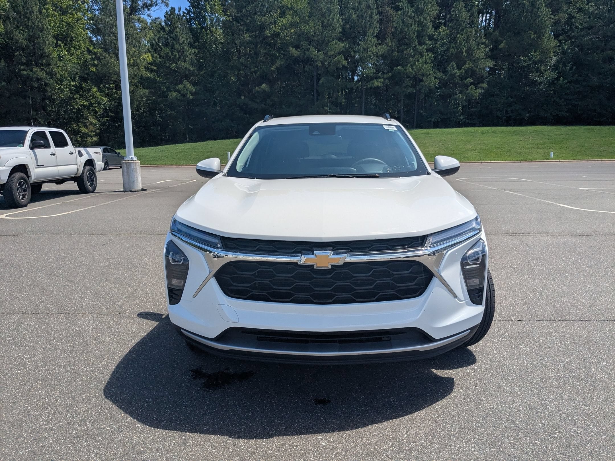 2025 Chevrolet Trax LT - Photo 2