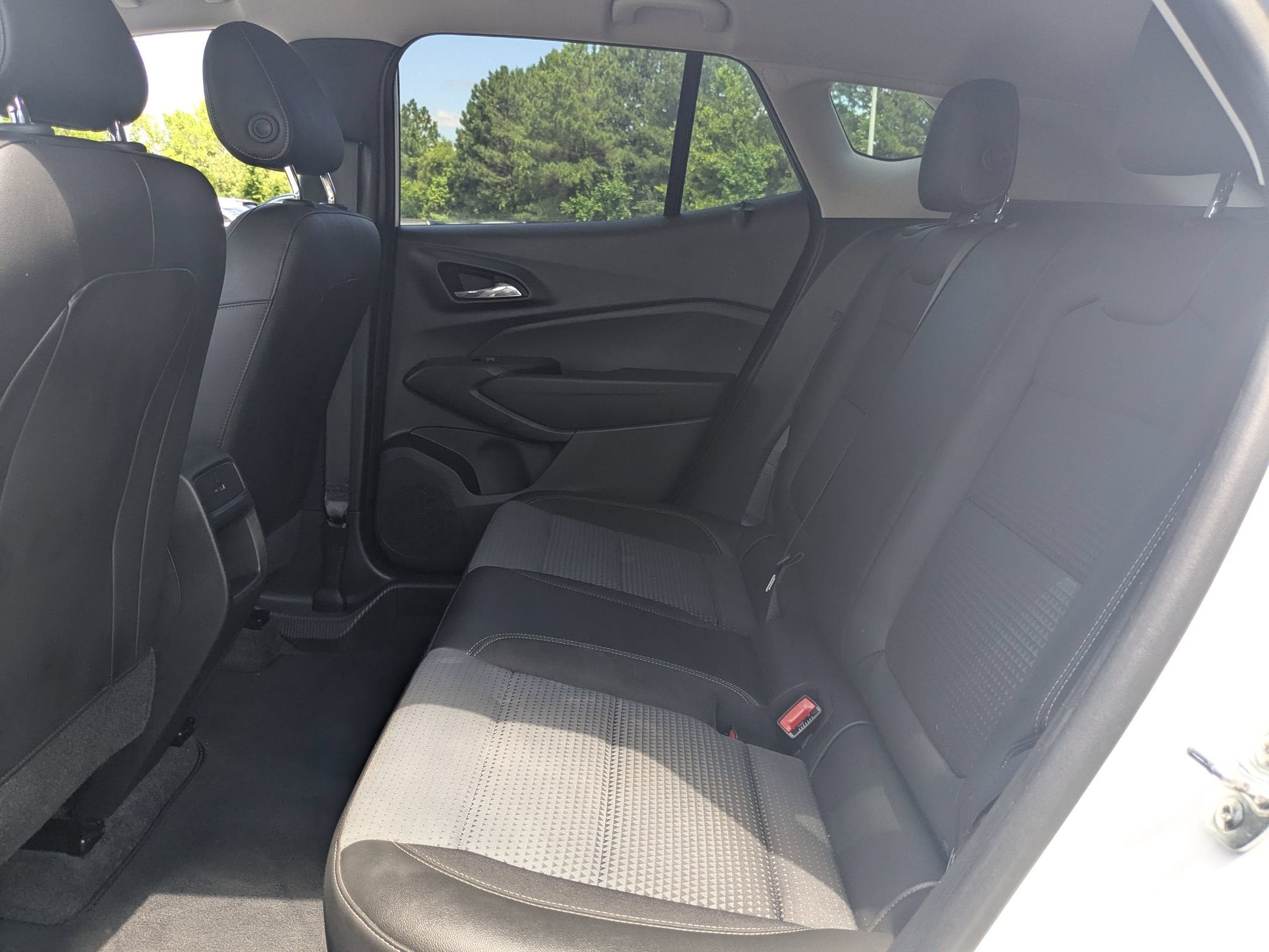 2025 Chevrolet Trax LT - Photo 26