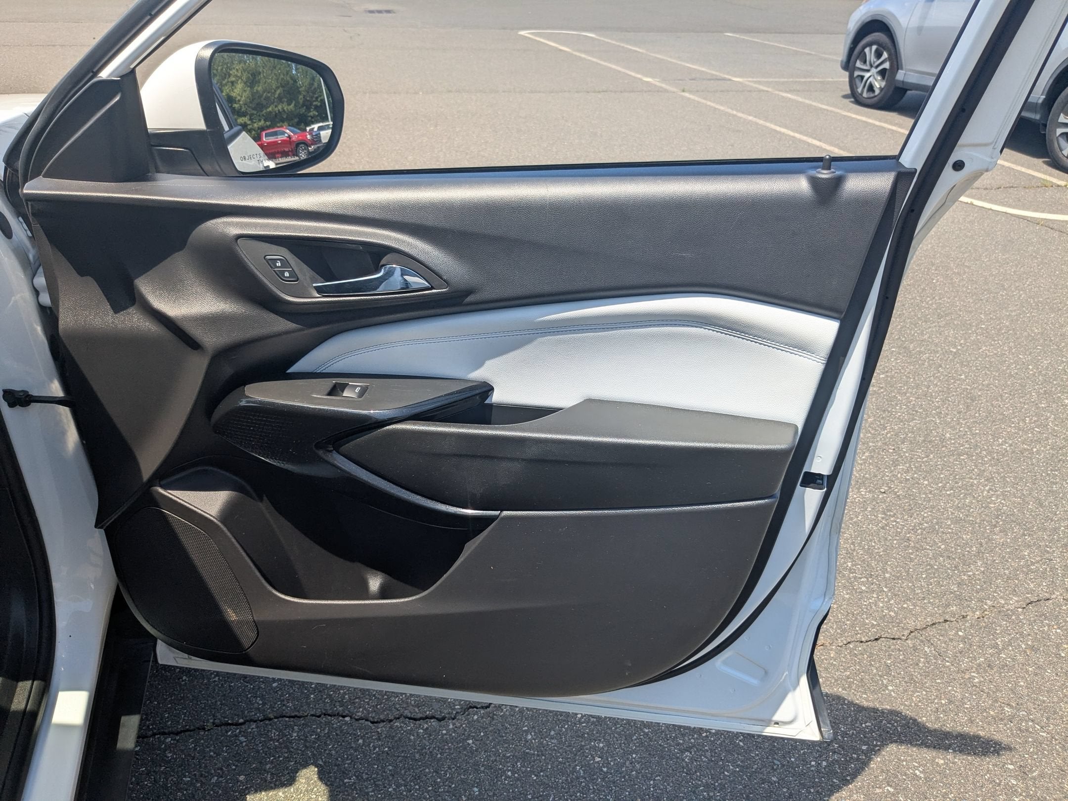 2025 Chevrolet Trax LT - Photo 29