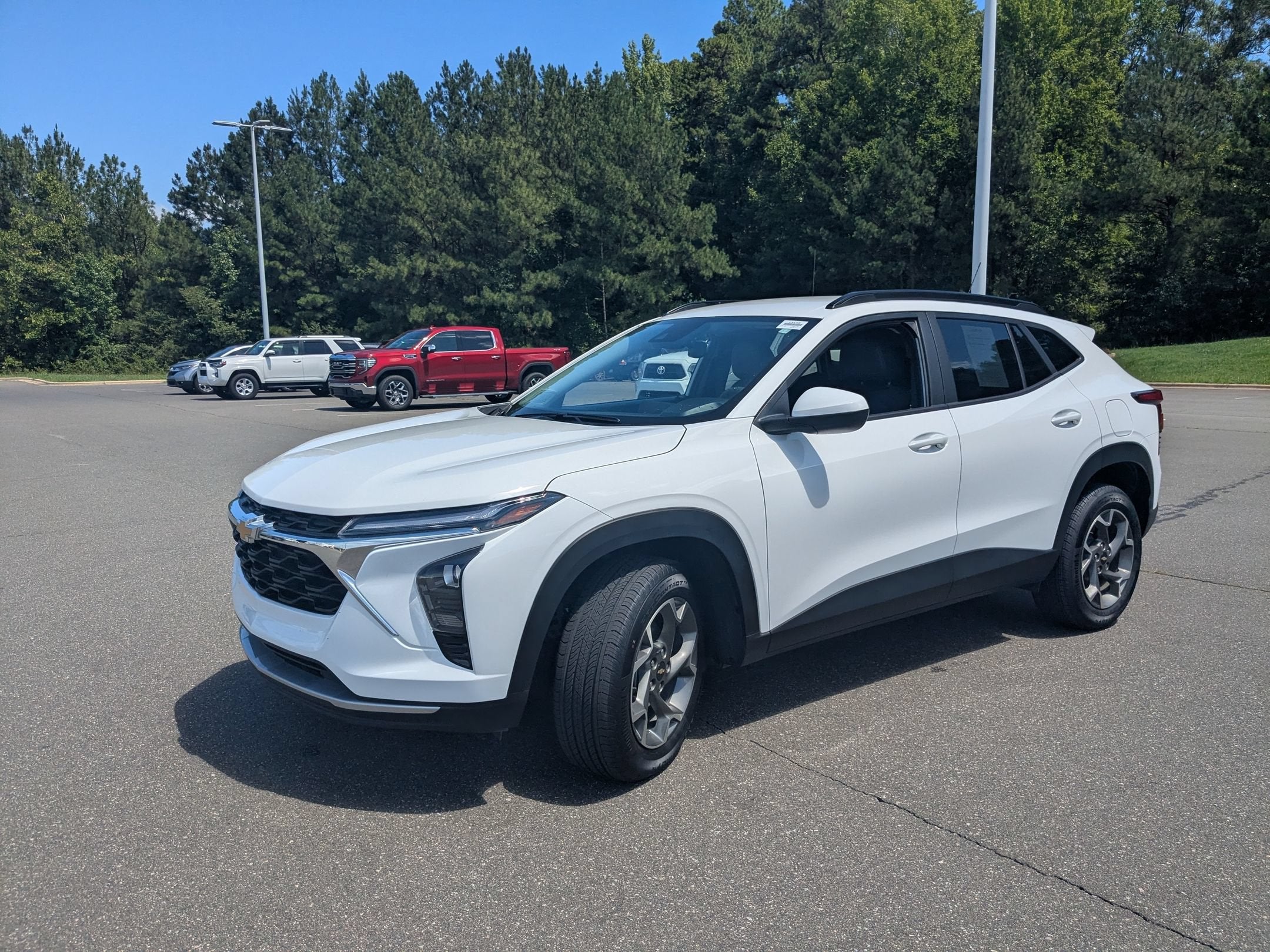 2025 Chevrolet Trax LT - Photo 3