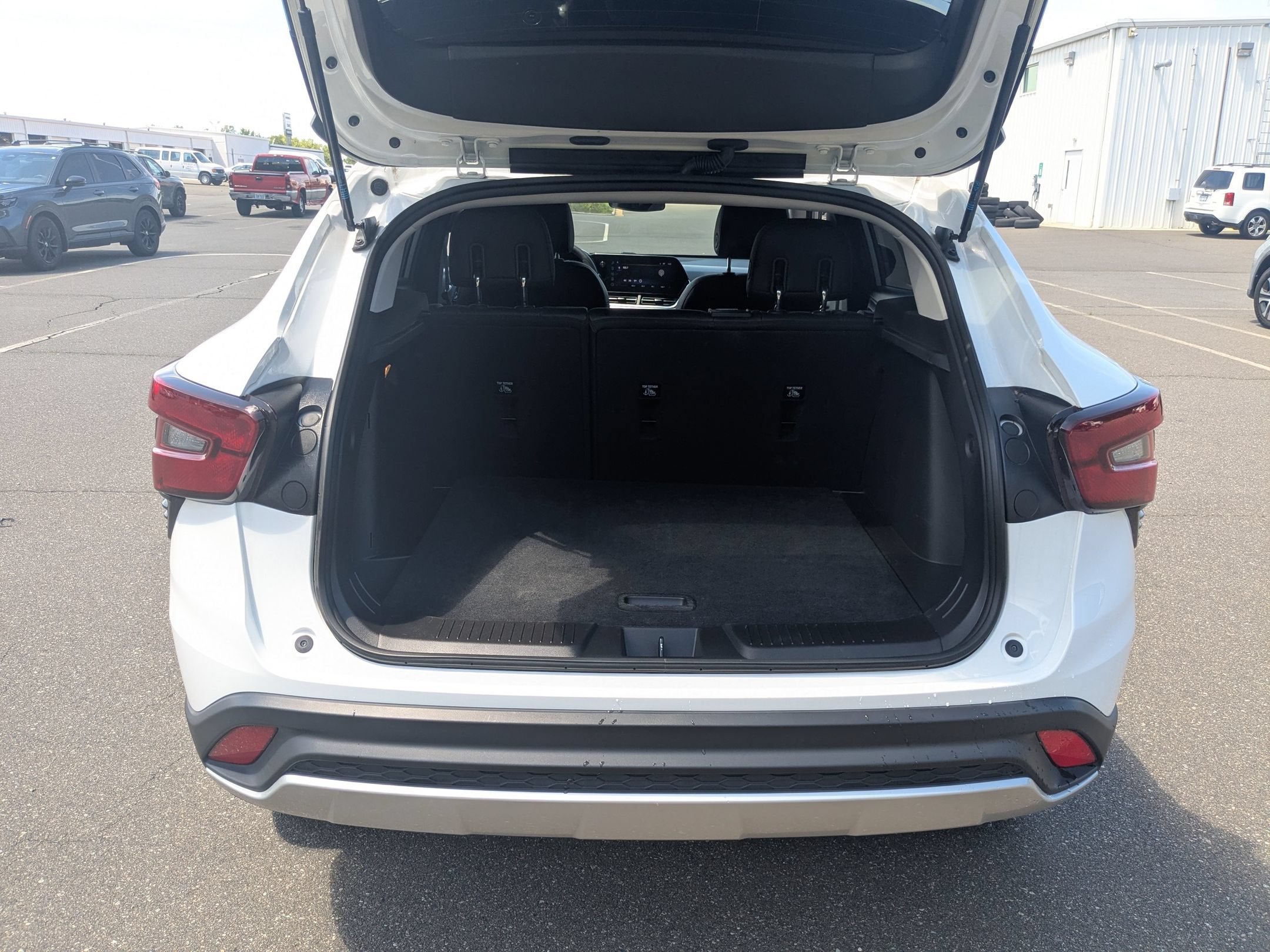 2025 Chevrolet Trax LT - Photo 8