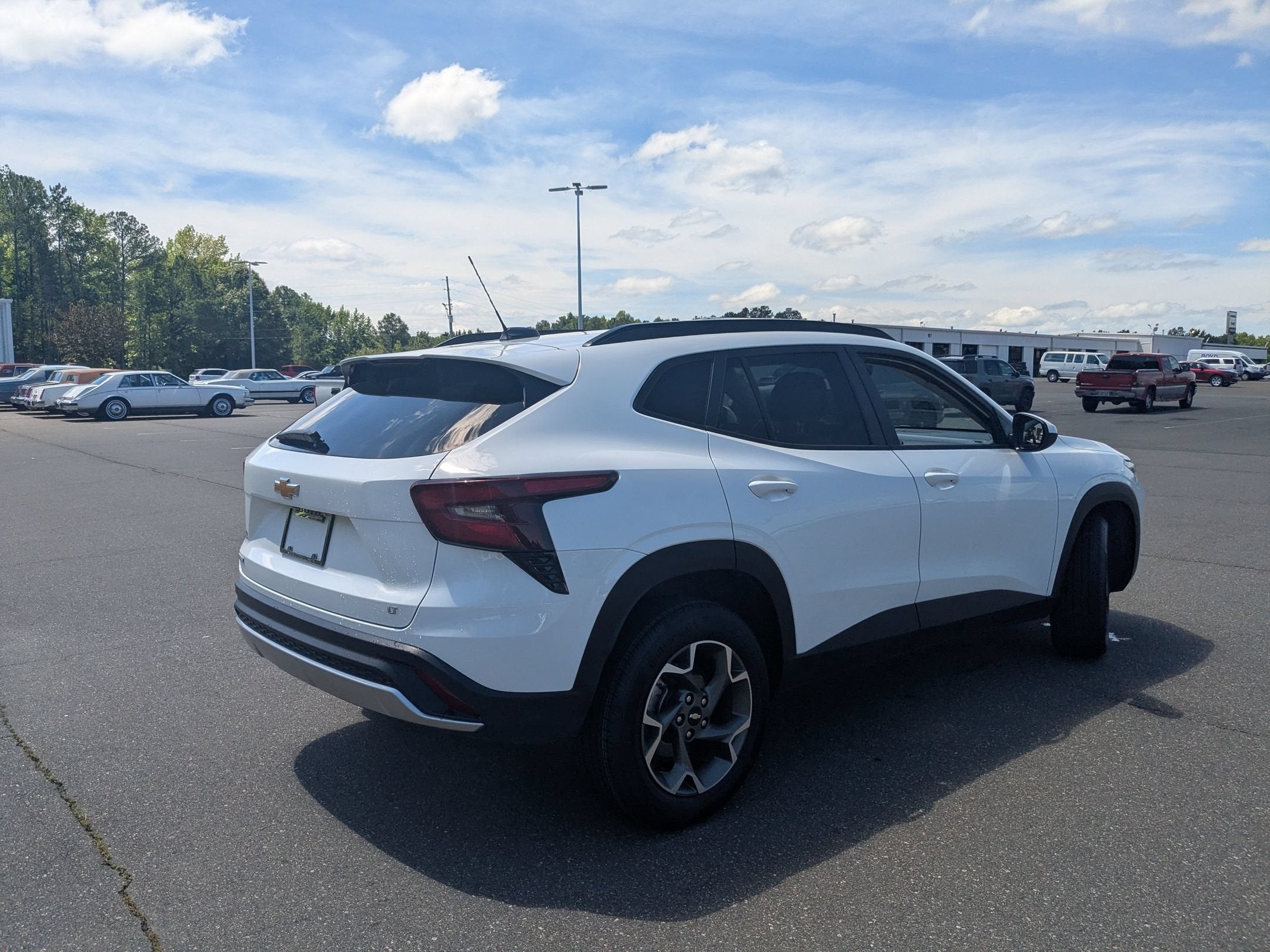 2025 Chevrolet Trax LT - Photo 9