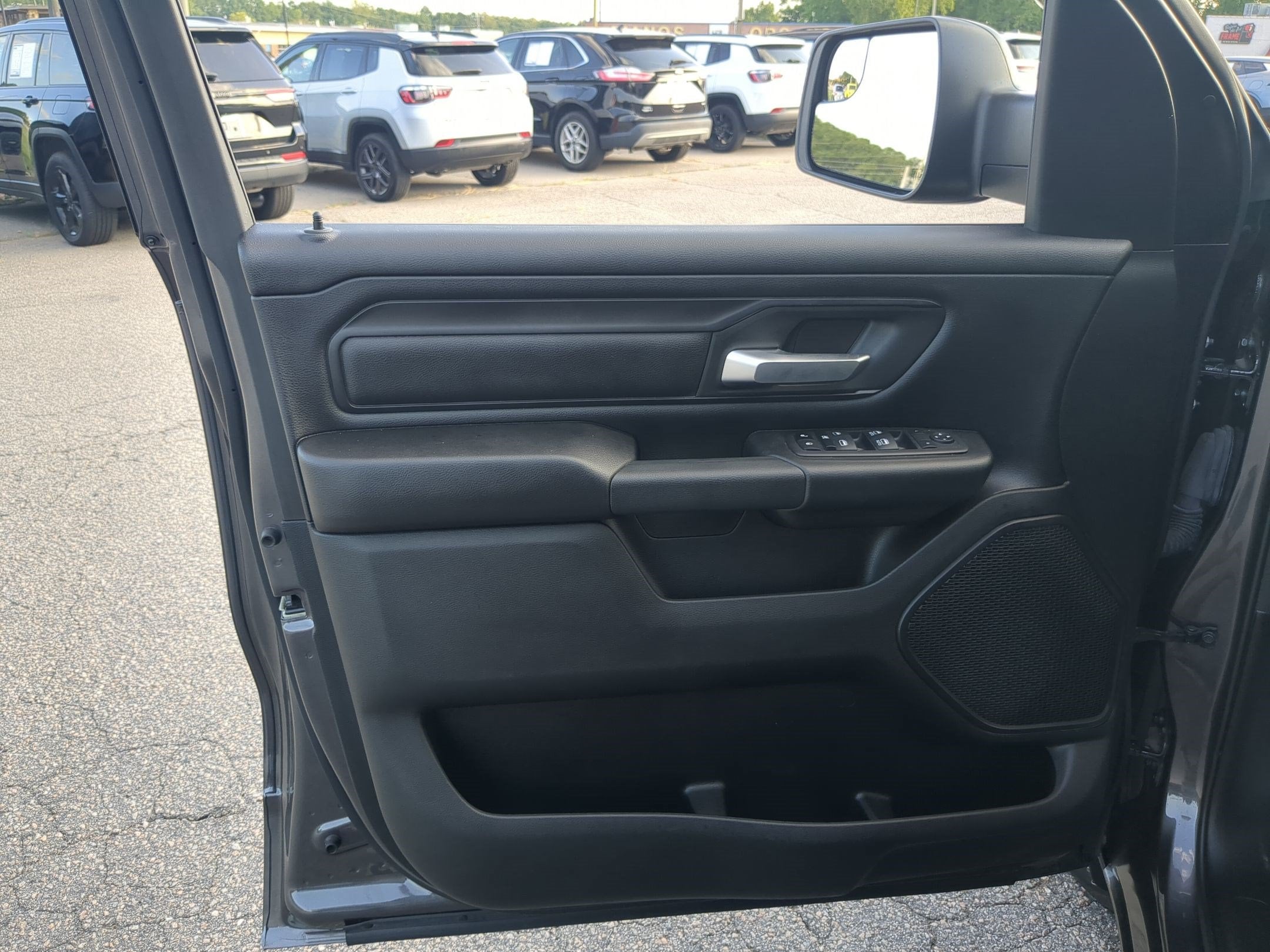 2024 RAM 1500 Tradesman Crew Cab 4x4 5'7' Box