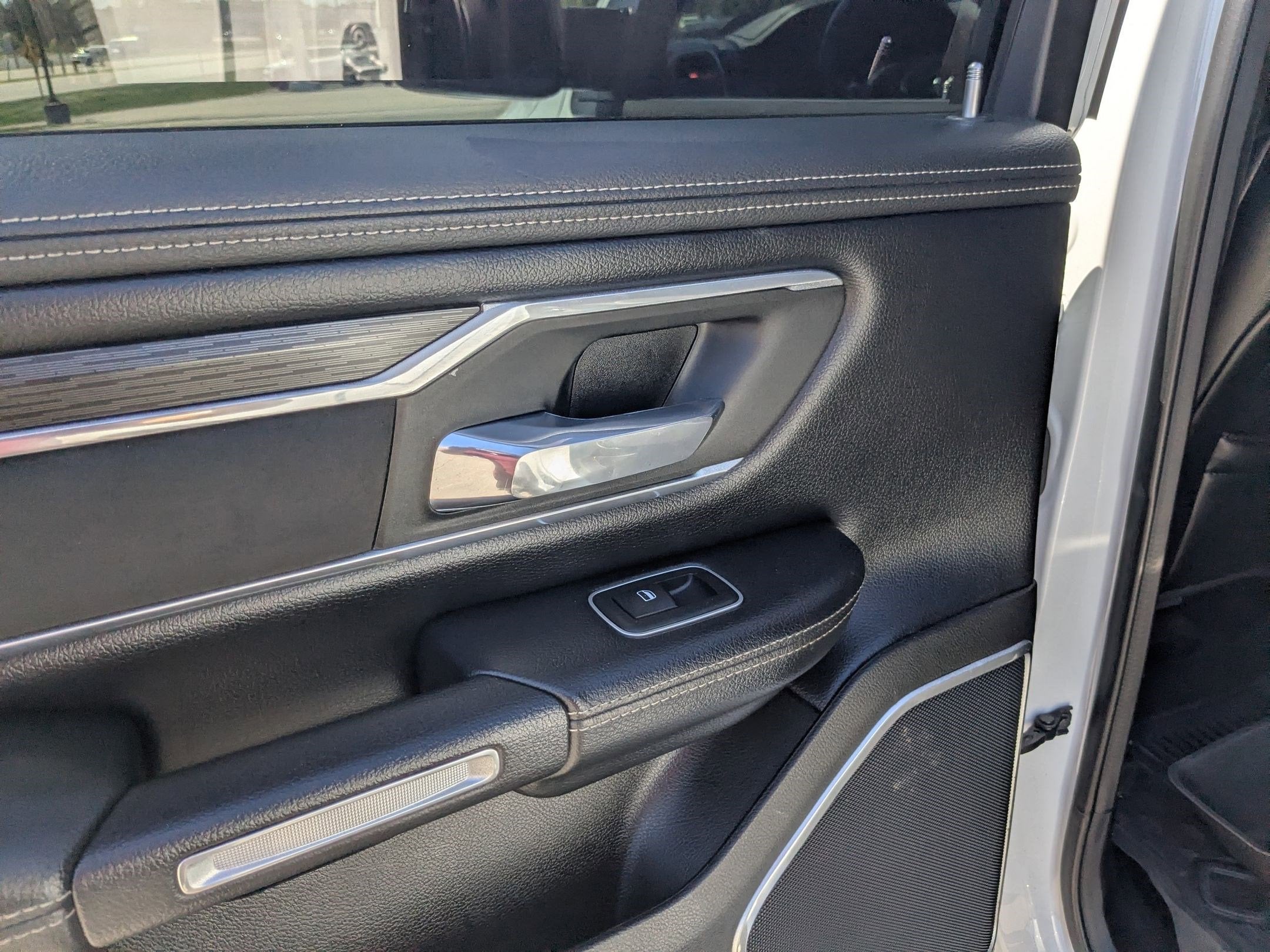 2023 RAM 1500 Laramie Crew Cab 4x4 5'7' Box