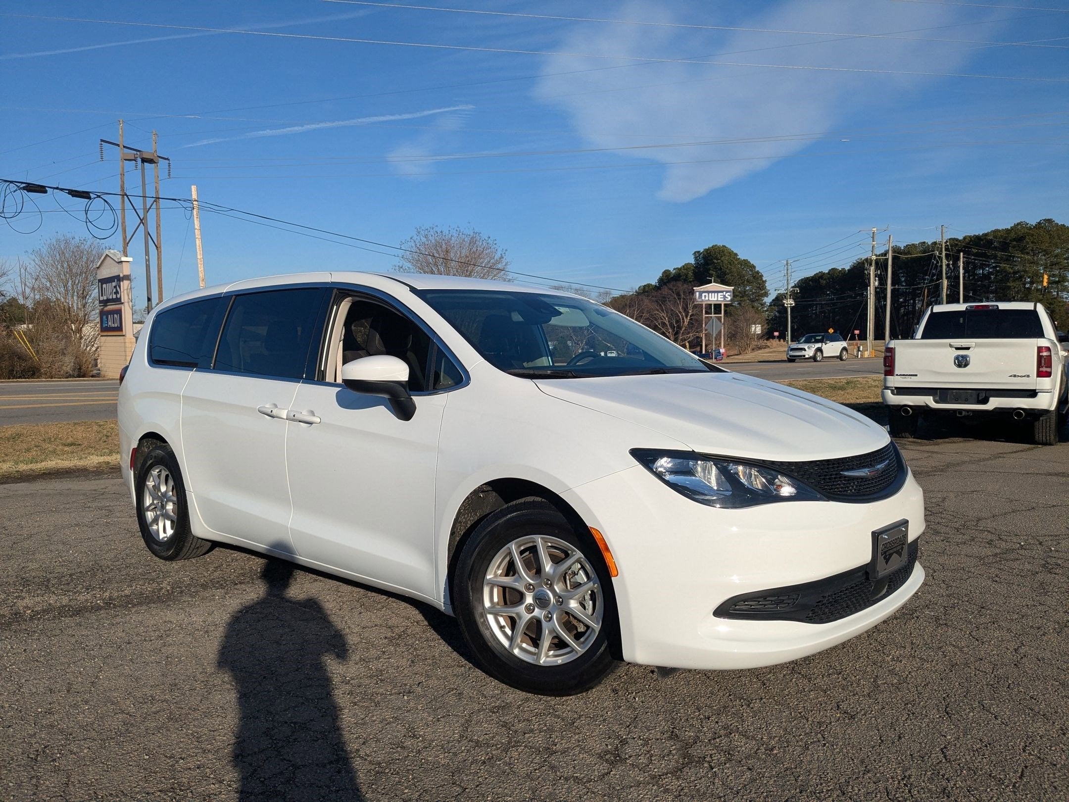 2023 Chrysler Voyager LX