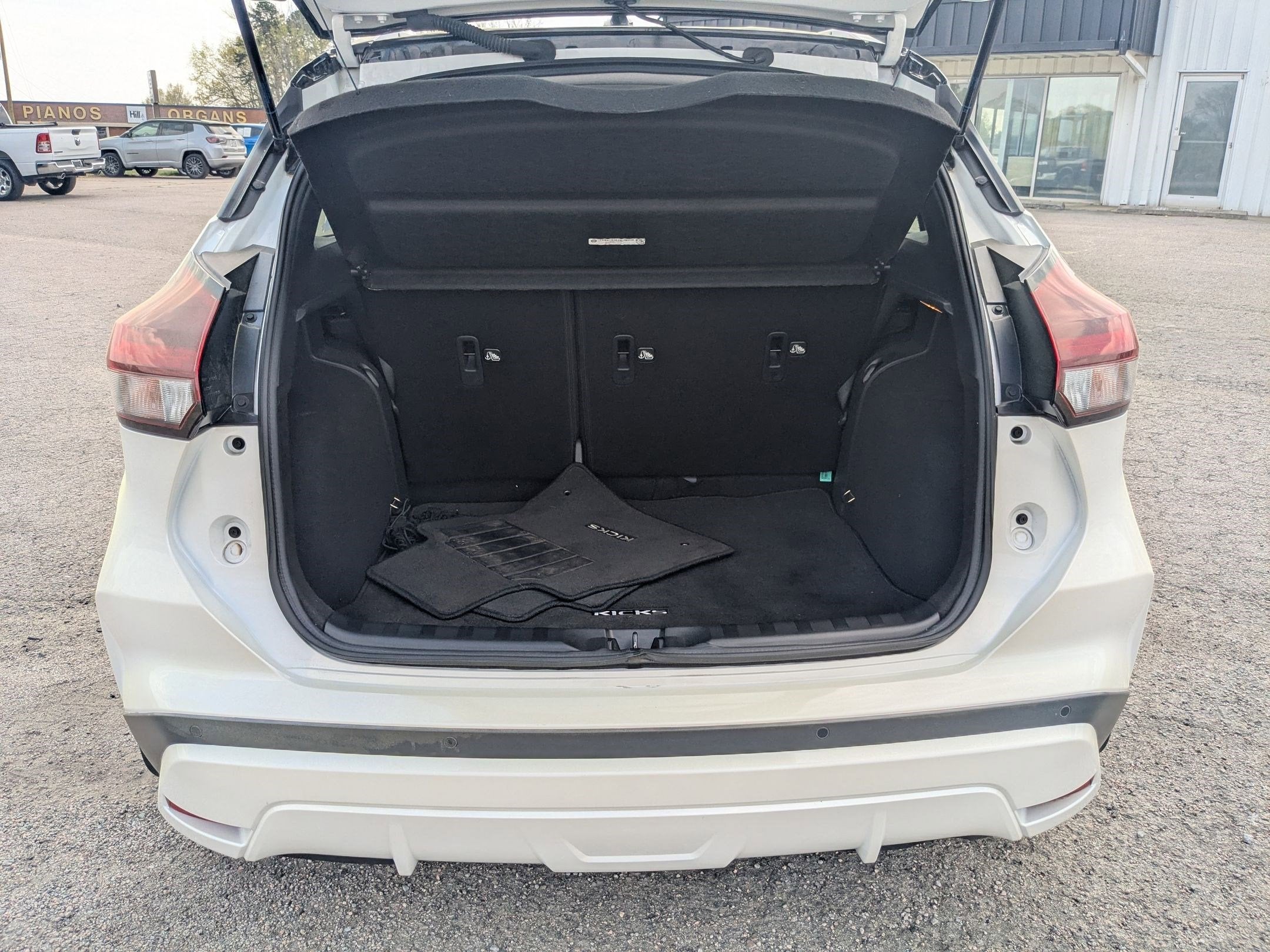 2023 Nissan Kicks SR Xtronic CVT