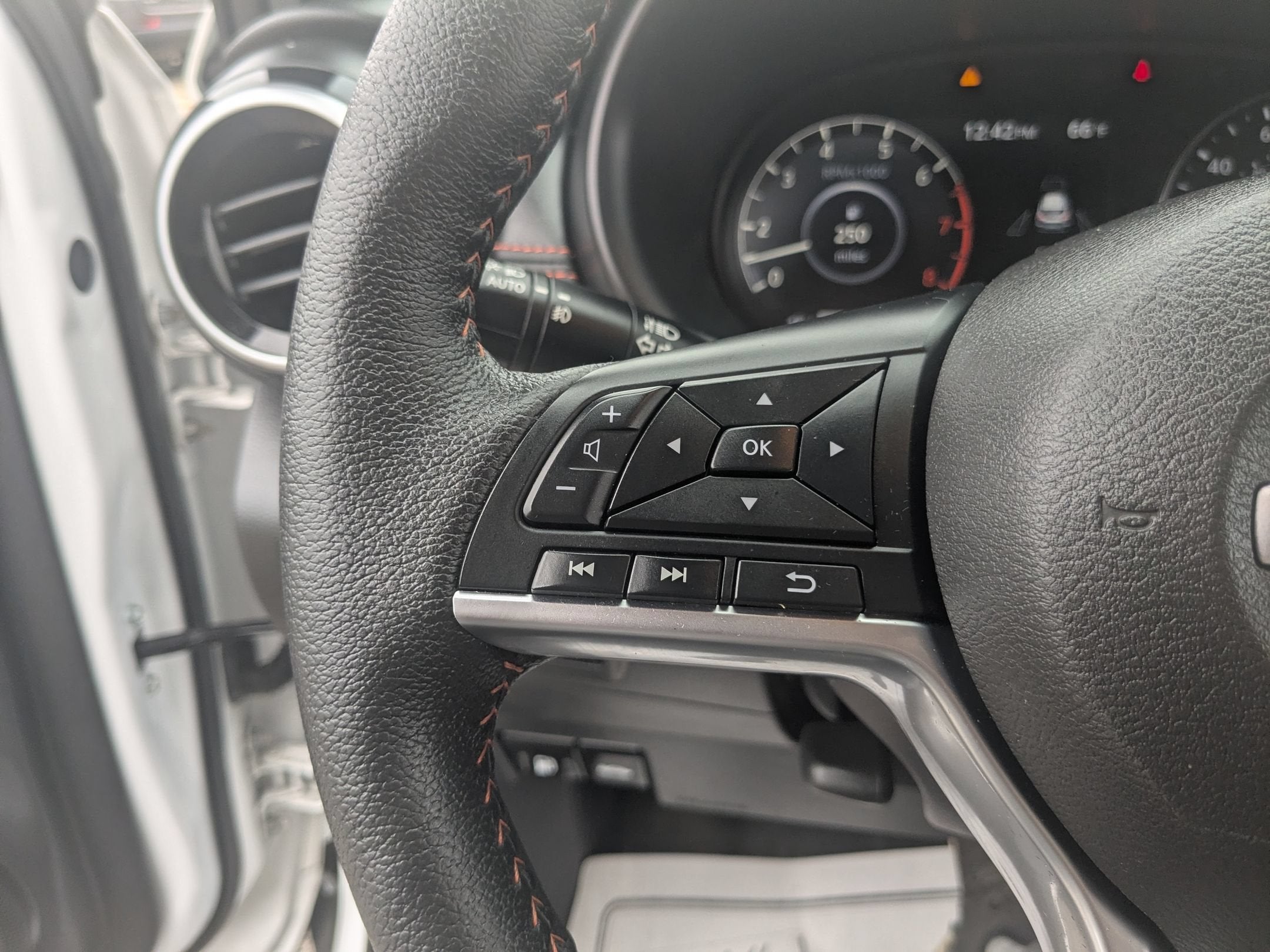 2024 Nissan Kicks SR Xtronic CVT