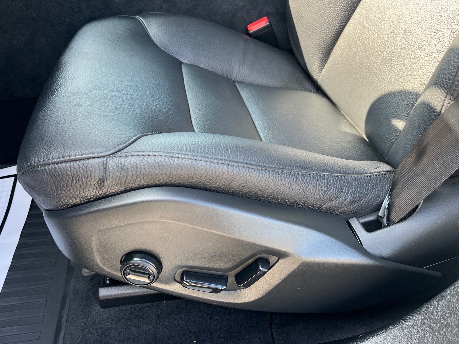 2024 Volvo XC60 Plus Dark Theme