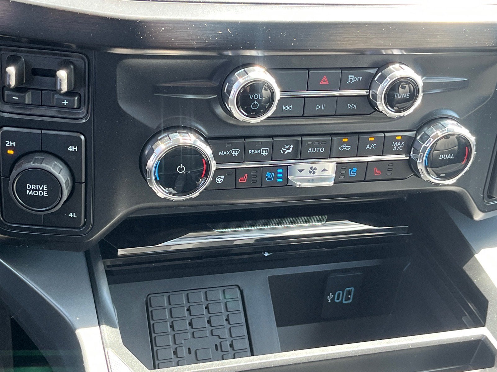 2026 Ford Super Duty F-450 DRW Lariat DRW