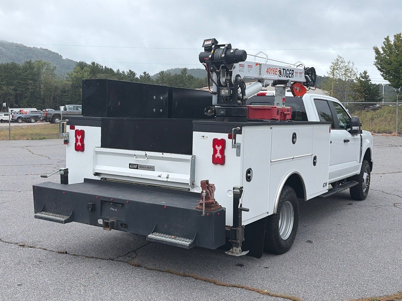 2024 Ford Super Duty F-350 DRW XL