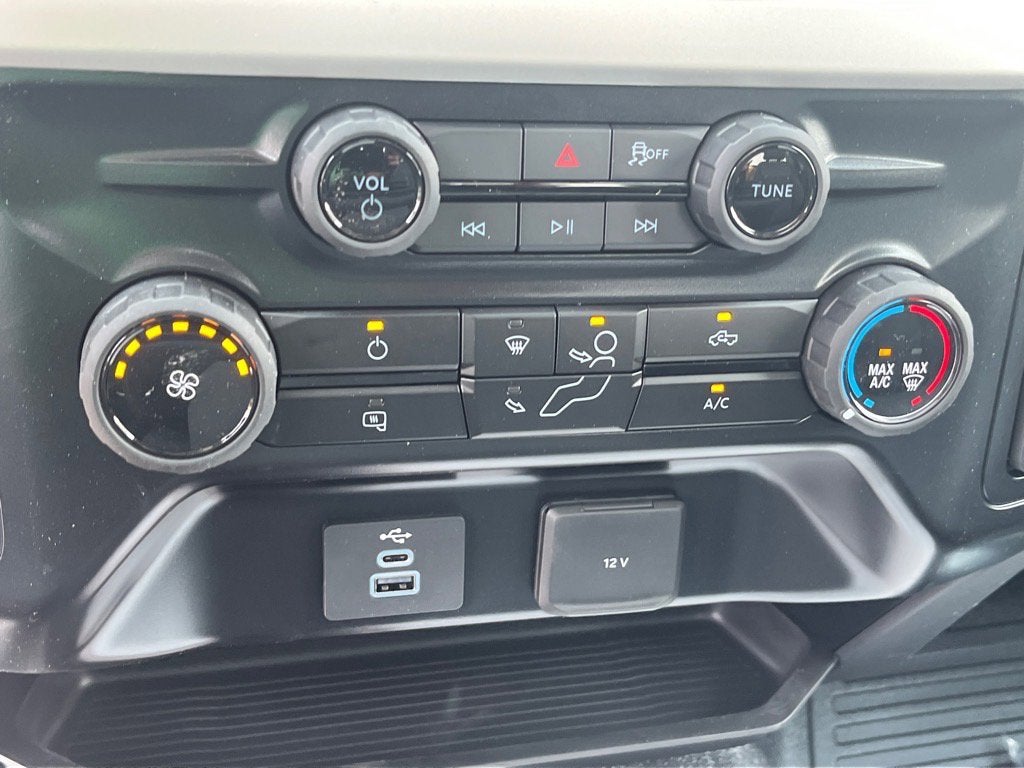 2025 Ford Super Duty F-600 DRW XLT