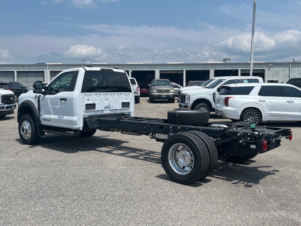 2025 Ford Super Duty F-600 DRW XLT