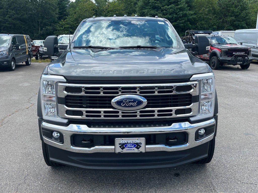 2025 Ford Super Duty F-600 DRW XL