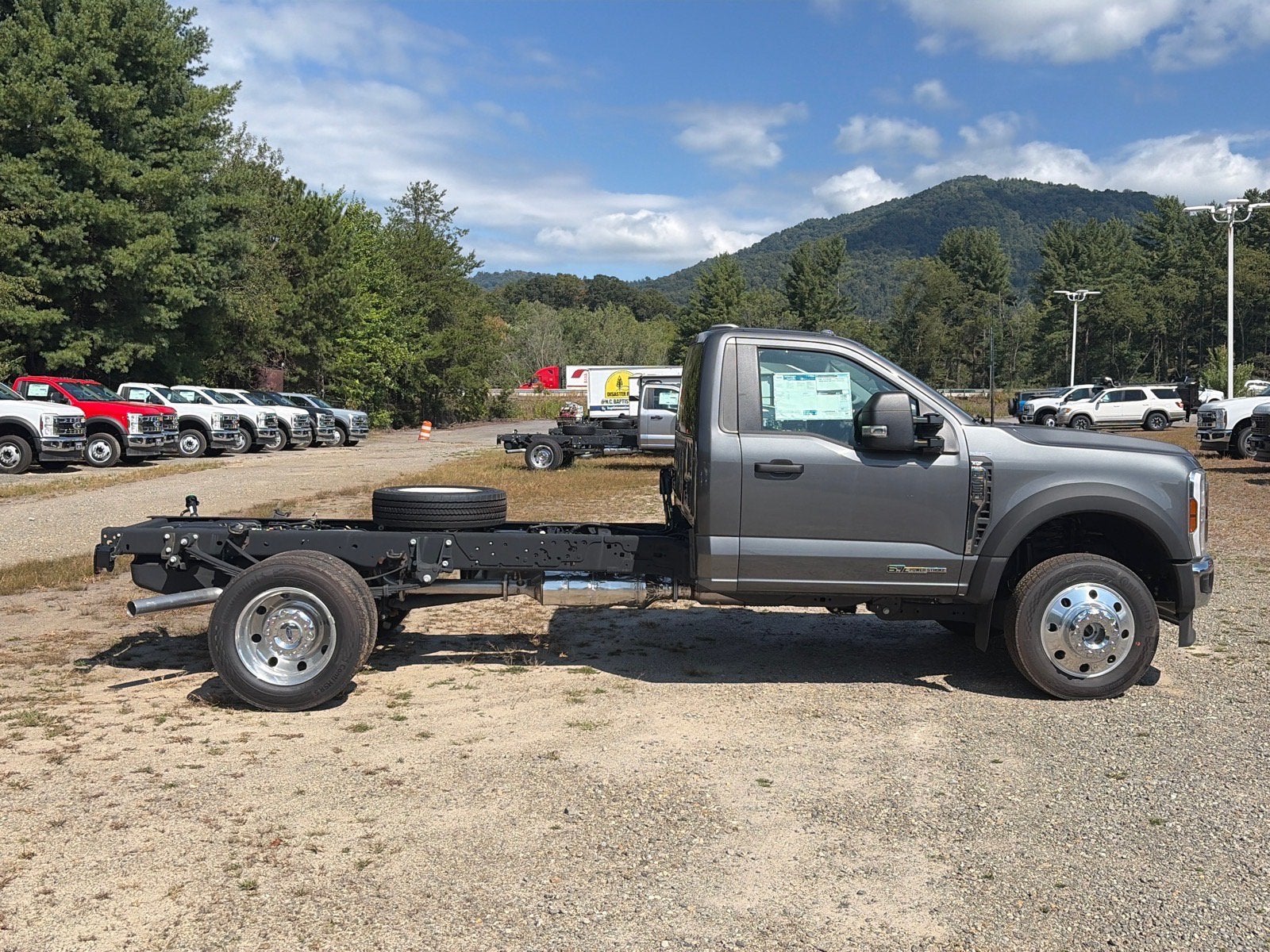 2025 Ford Super Duty F-550 DRW XL