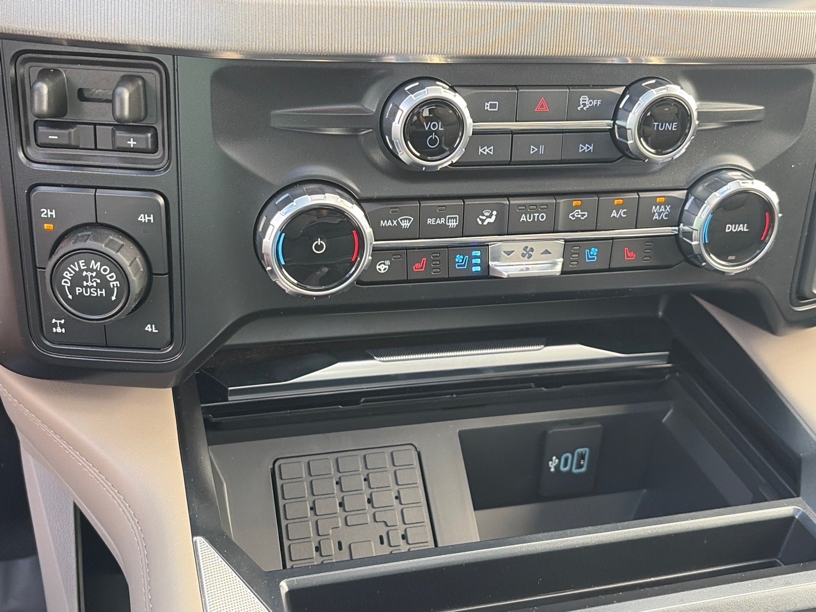 2027 Ford Super Duty F-250 SRW Platinum