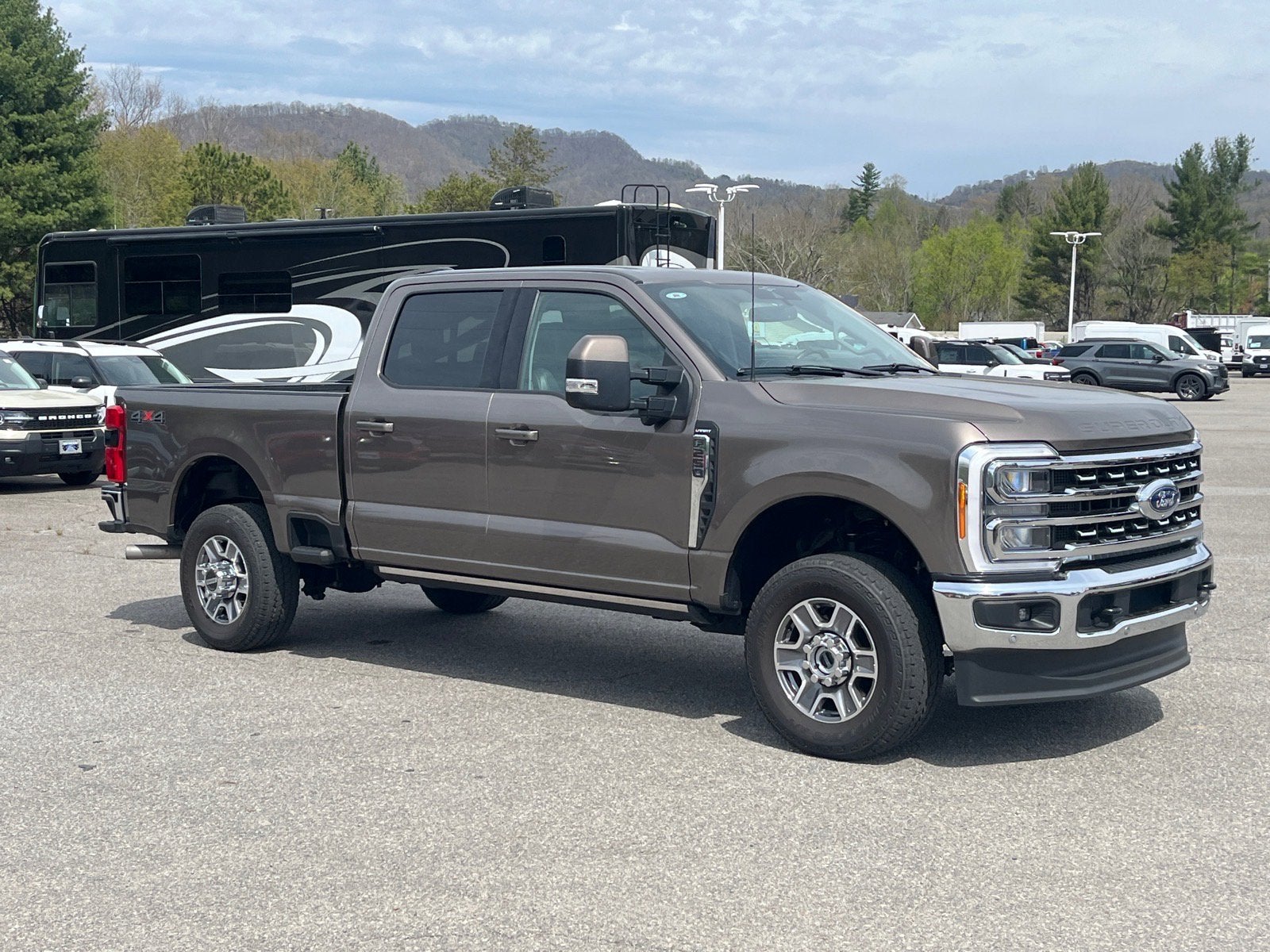 2023 Ford Super Duty F-250 SRW LARIAT