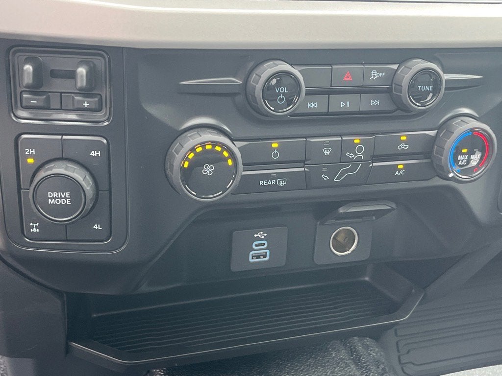 2026 Ford Super Duty F-350 SRW XLT