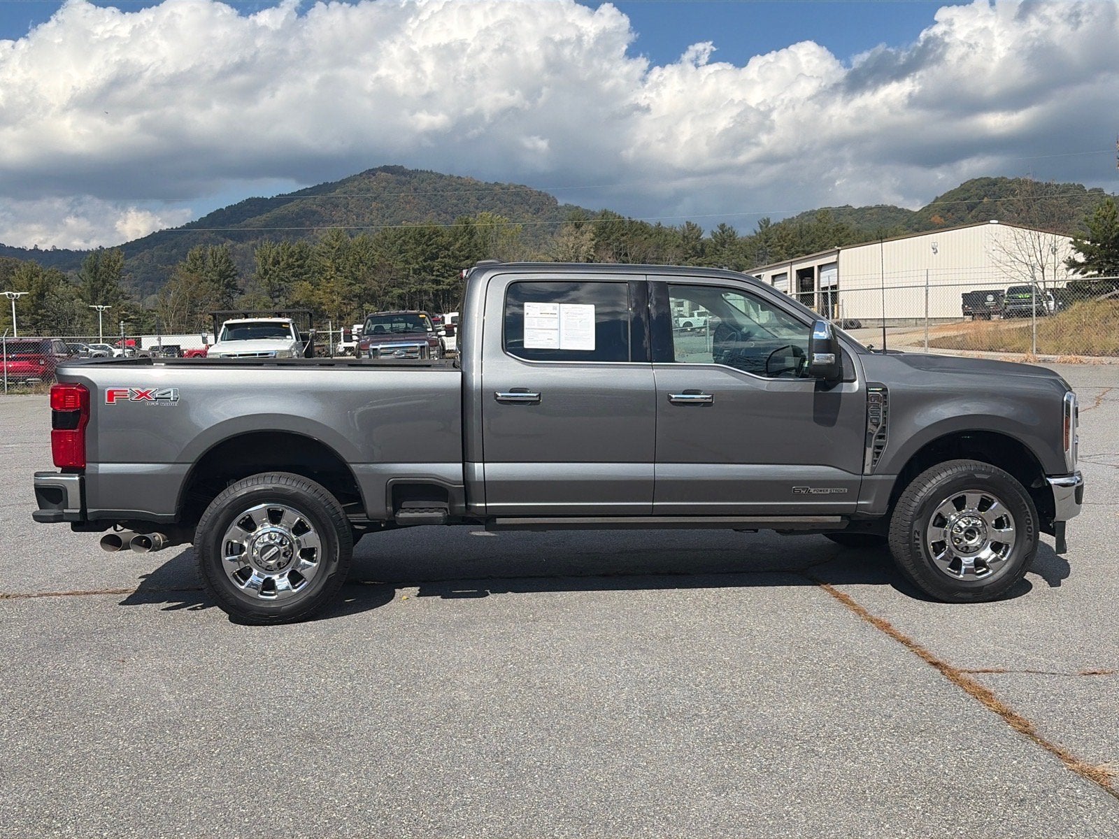2025 Ford Super Duty F-350 SRW LARIAT