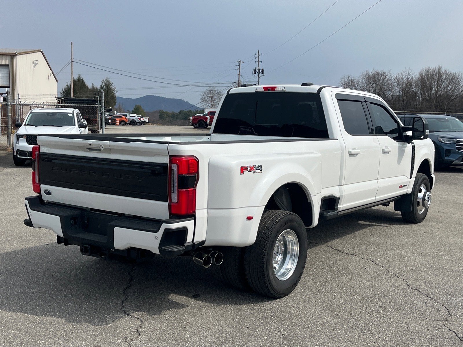 2025 Ford Super Duty F-350 DRW Platinum