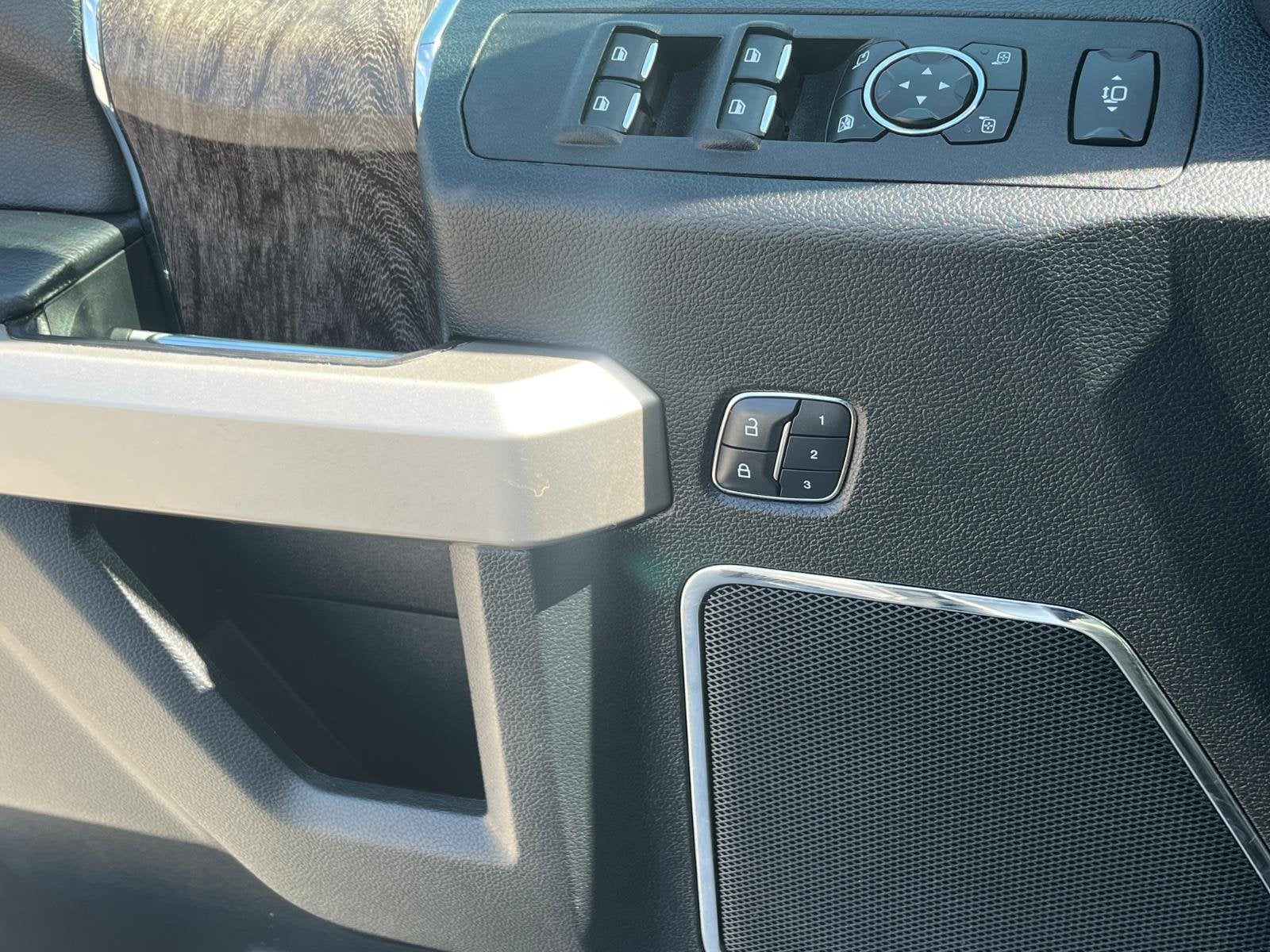 2017 Ford Super Duty F-350 DRW Lariat