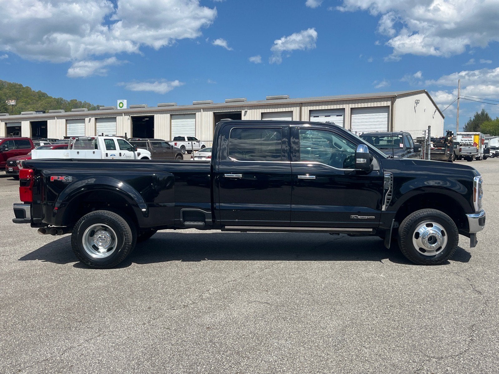 2024 Ford Super Duty F-350 DRW LARIAT