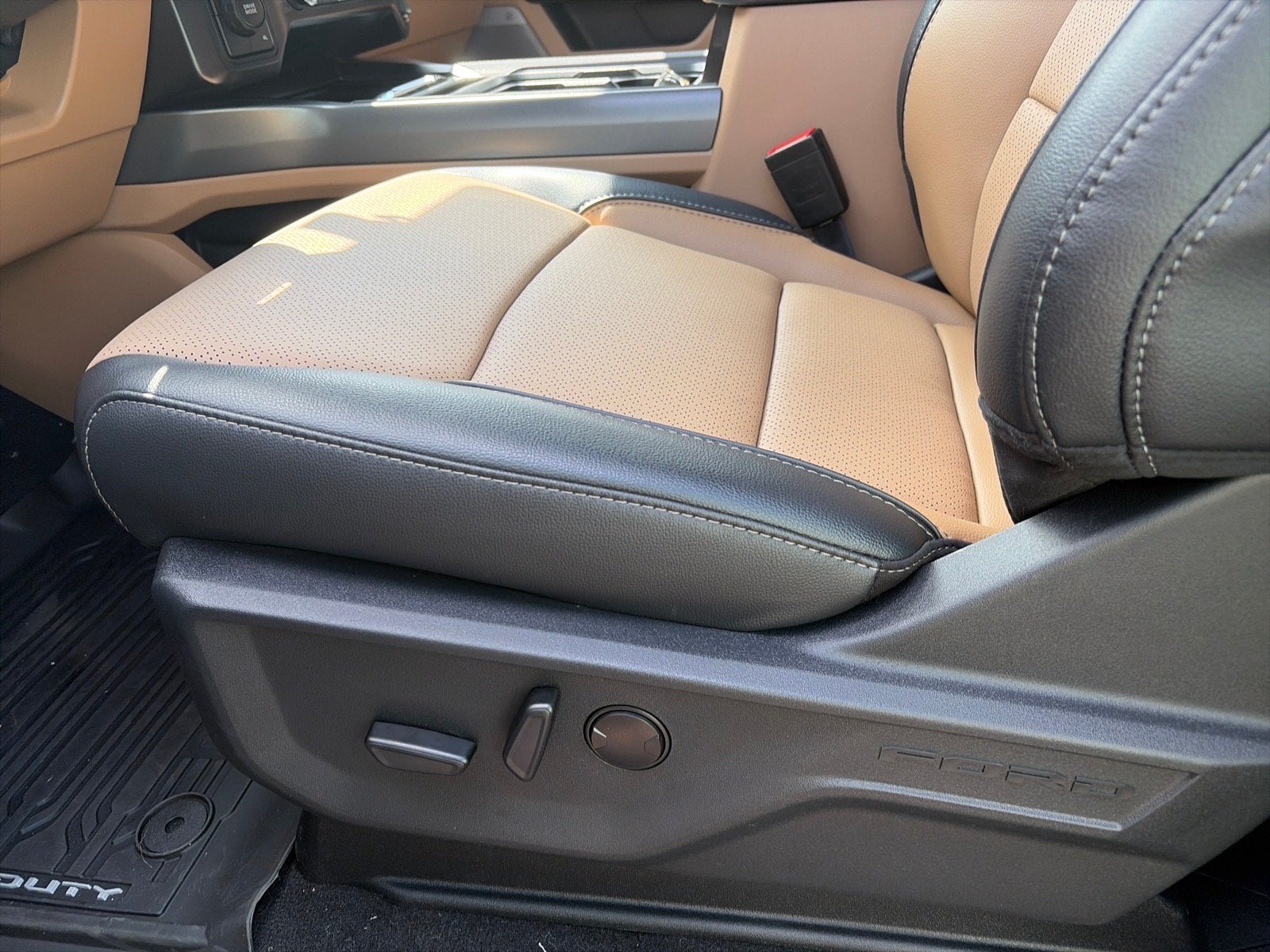 2026 Ford Super Duty F-350 DRW LARIAT