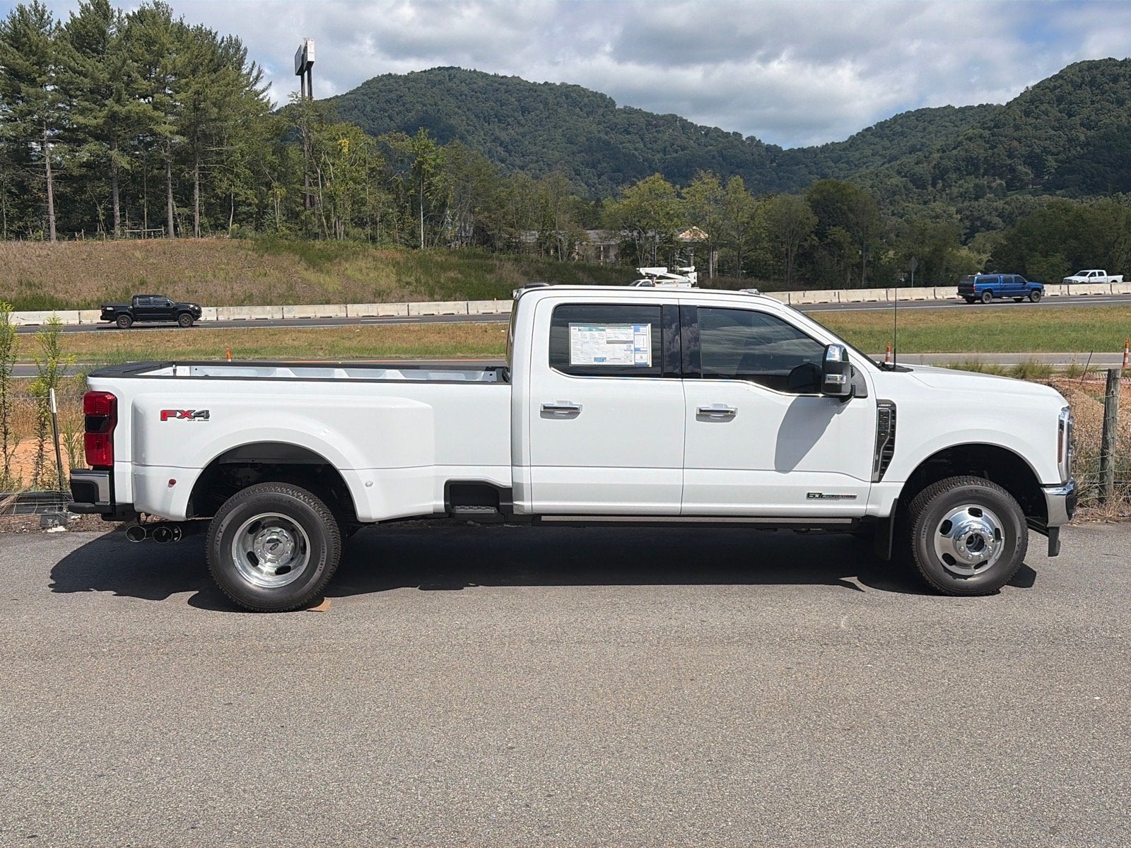2026 Ford Super Duty F-350 DRW LARIAT
