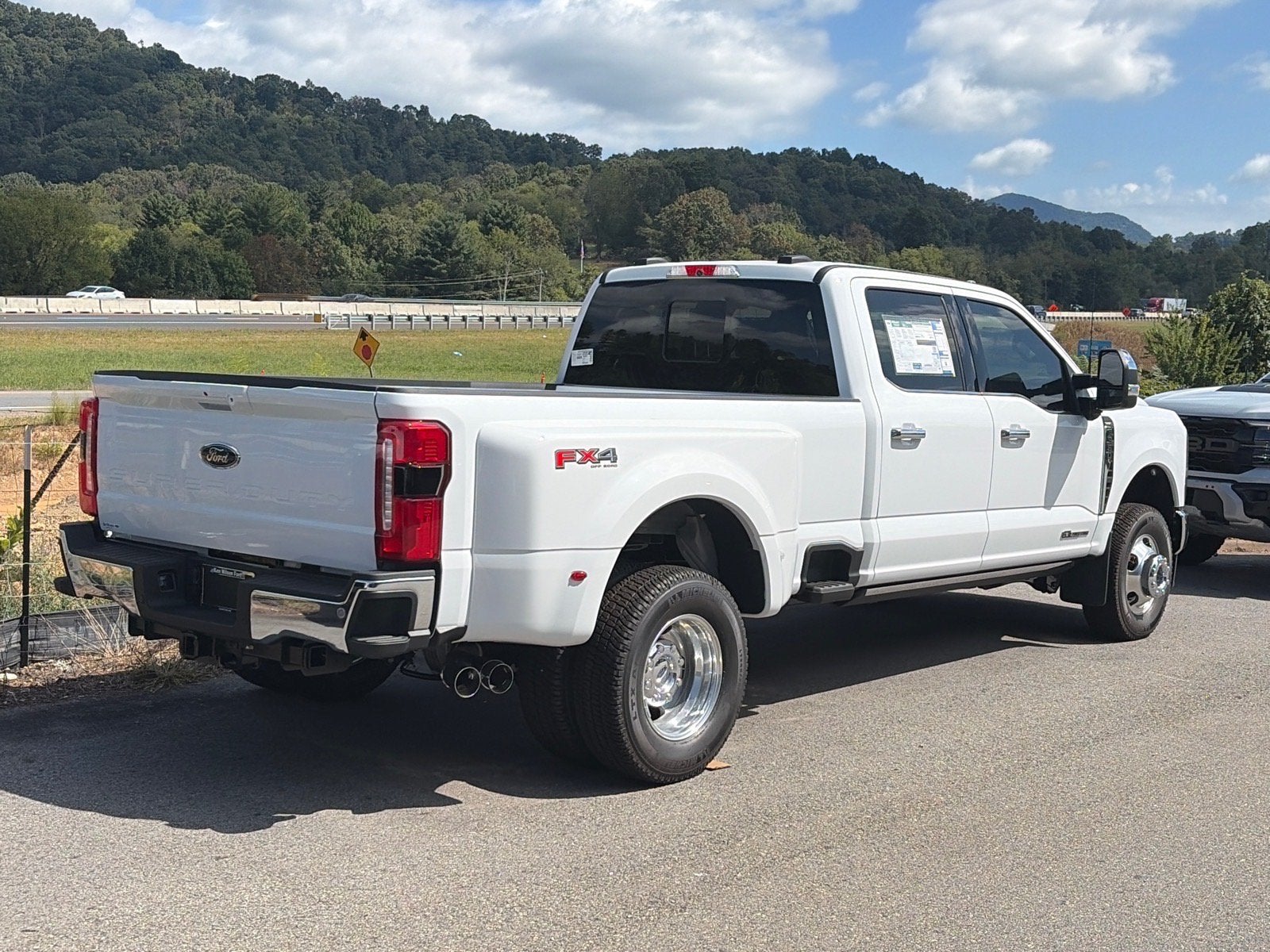 2026 Ford Super Duty F-350 DRW LARIAT