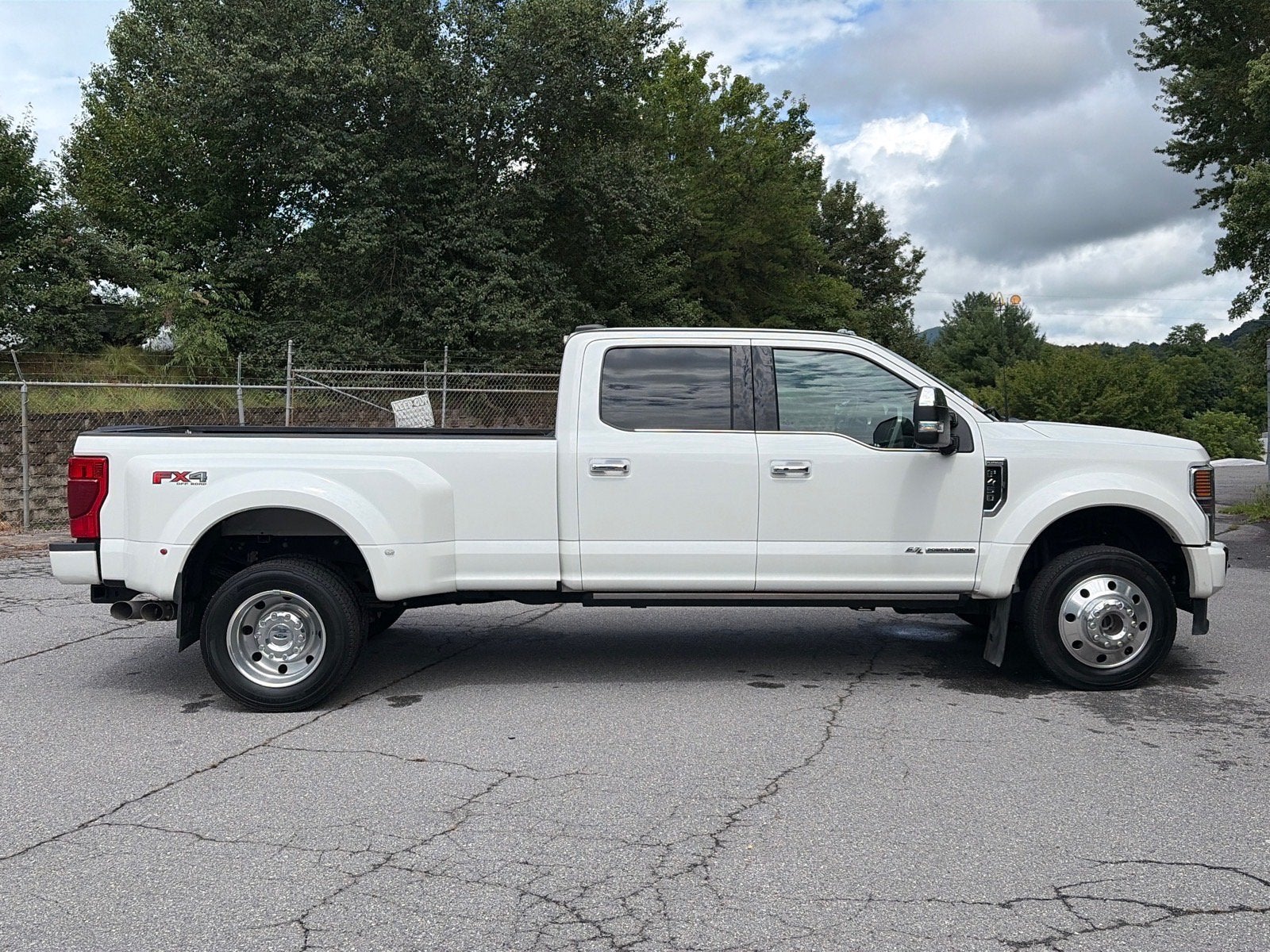 2022 Ford Super Duty F-450 DRW Platinum