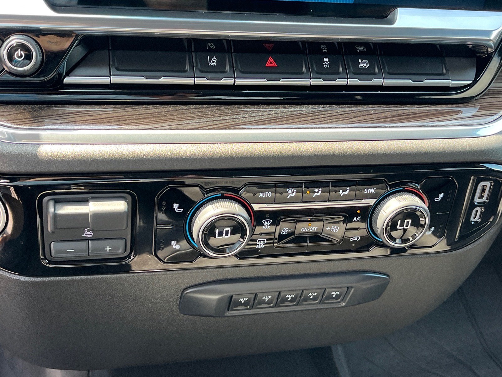 2024 Chevrolet Silverado 3500HD CC LT