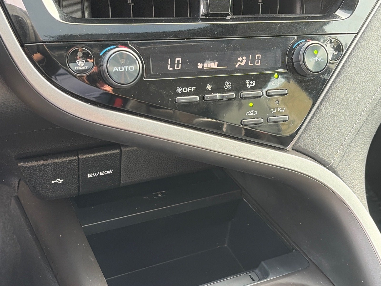 2022 Toyota Camry Hybrid XSE