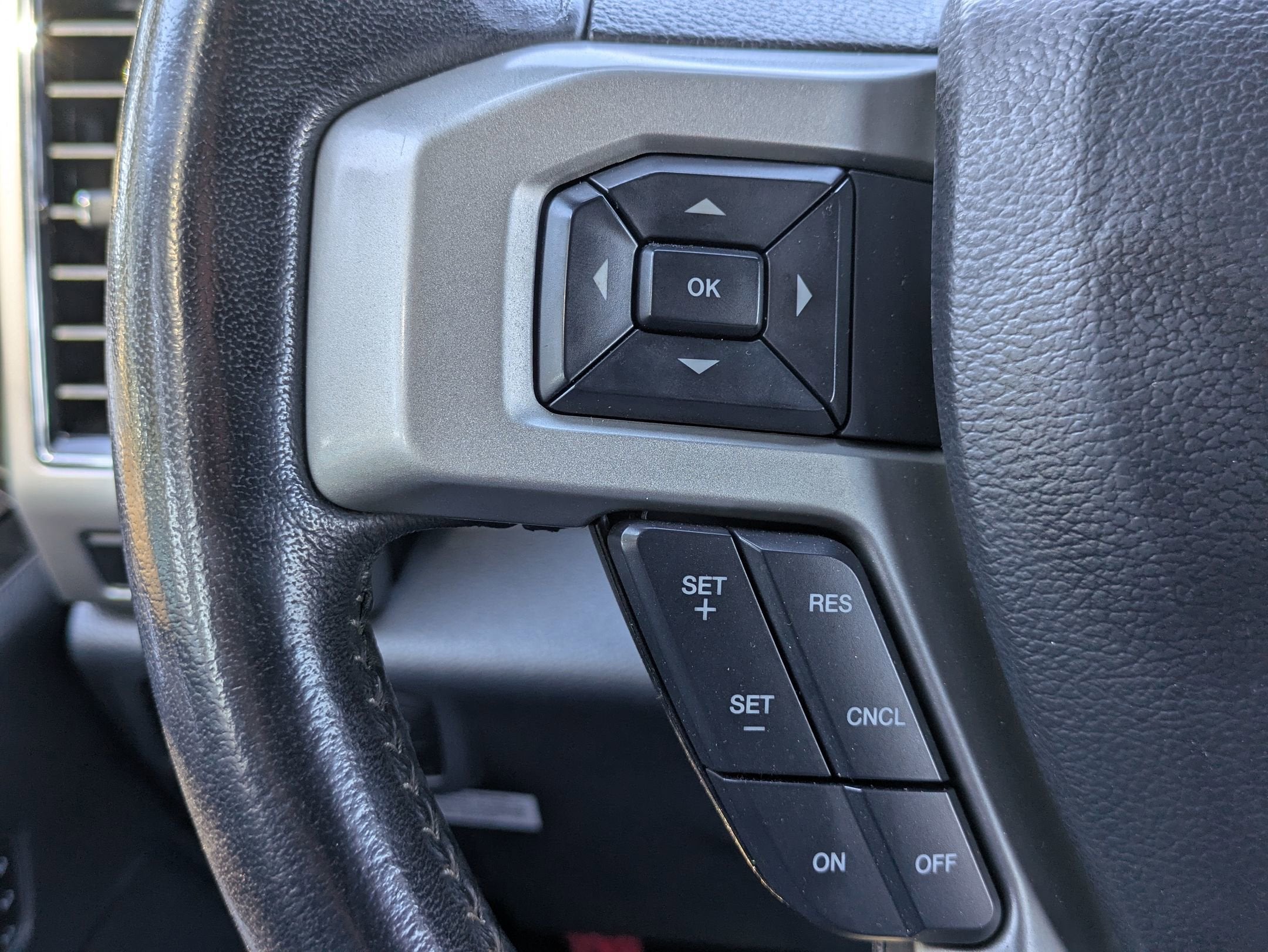 2022 Ford Super Duty F-350 DRW LARIAT