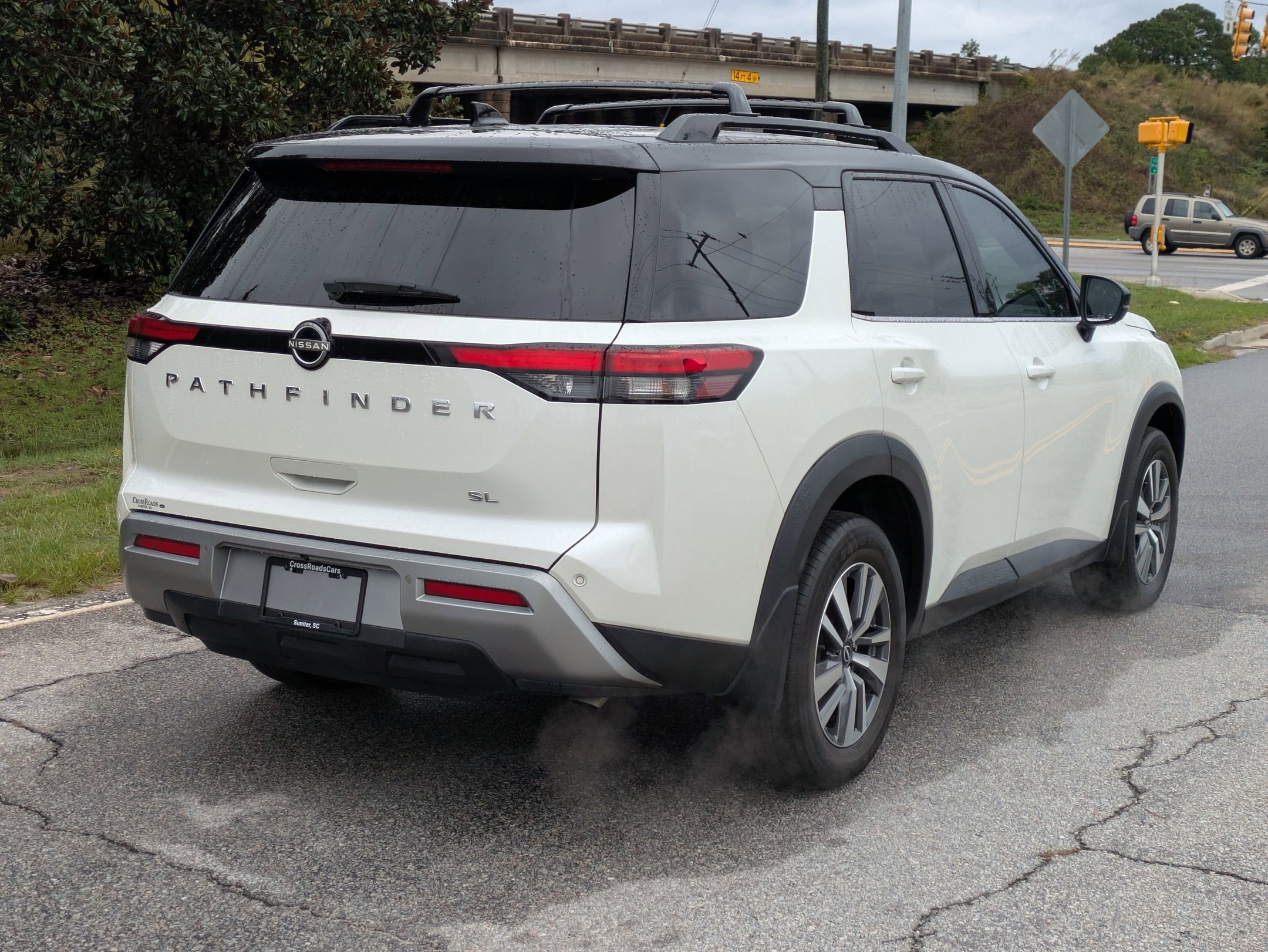 2024 Nissan Pathfinder SL