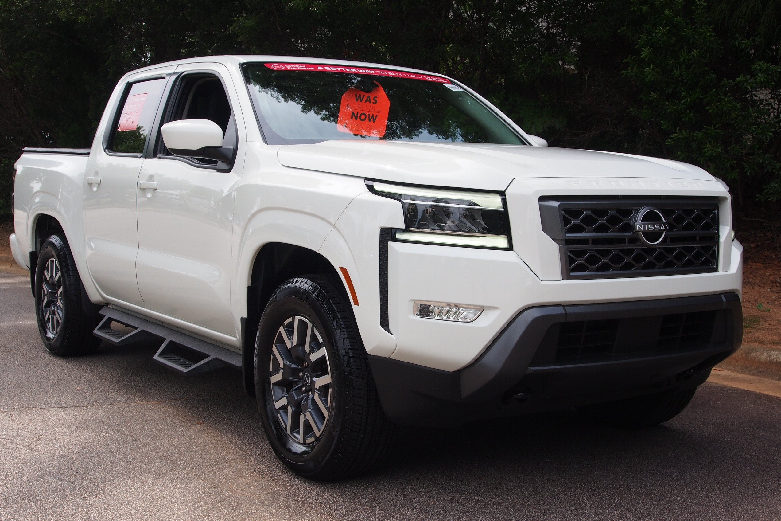 2024 Nissan Frontier SL