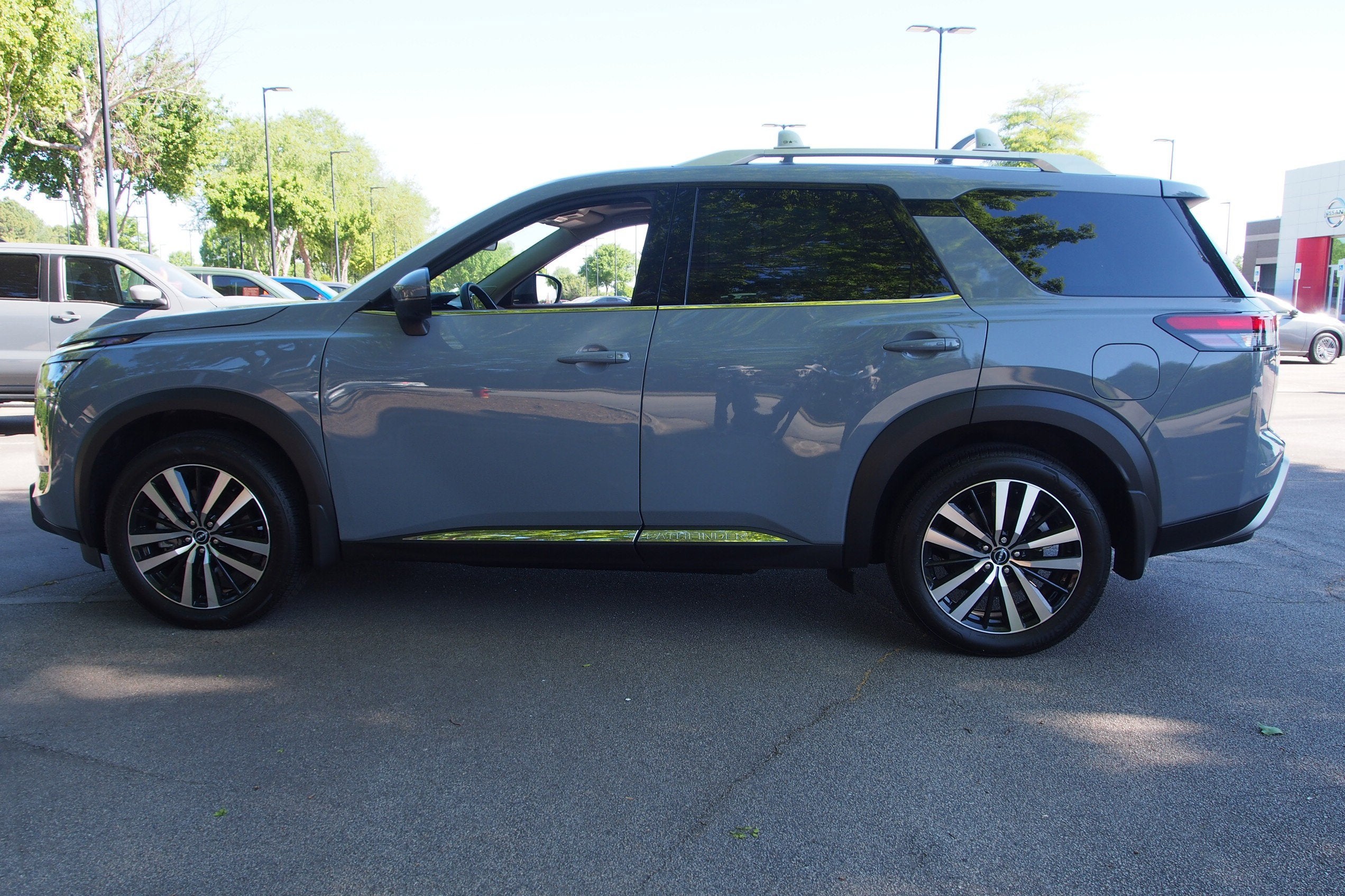 2025 Nissan Pathfinder Platinum