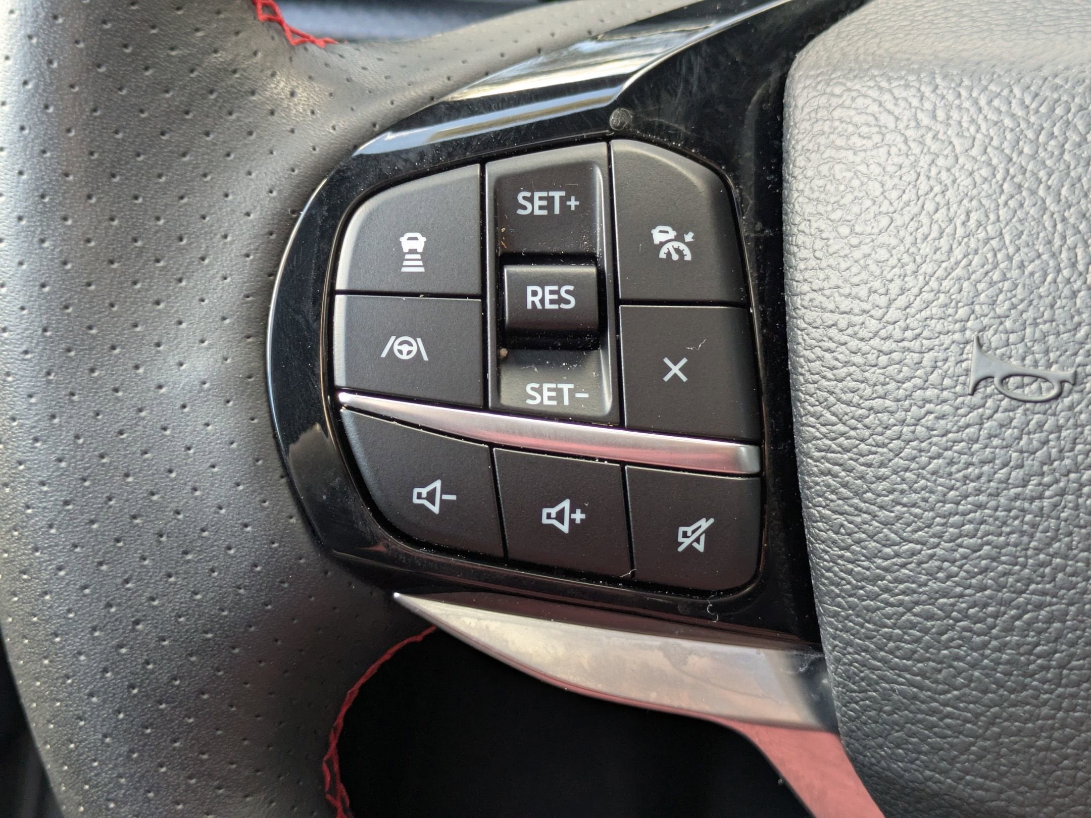 2024 Ford Explorer ST-Line