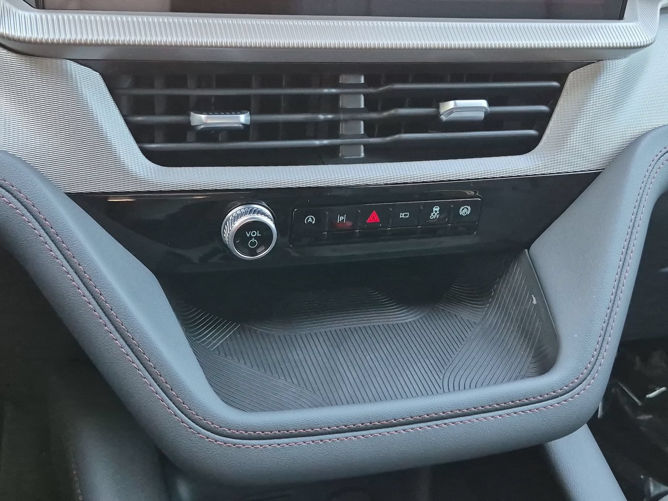 2027 Ford Explorer Active w/200A Pkg