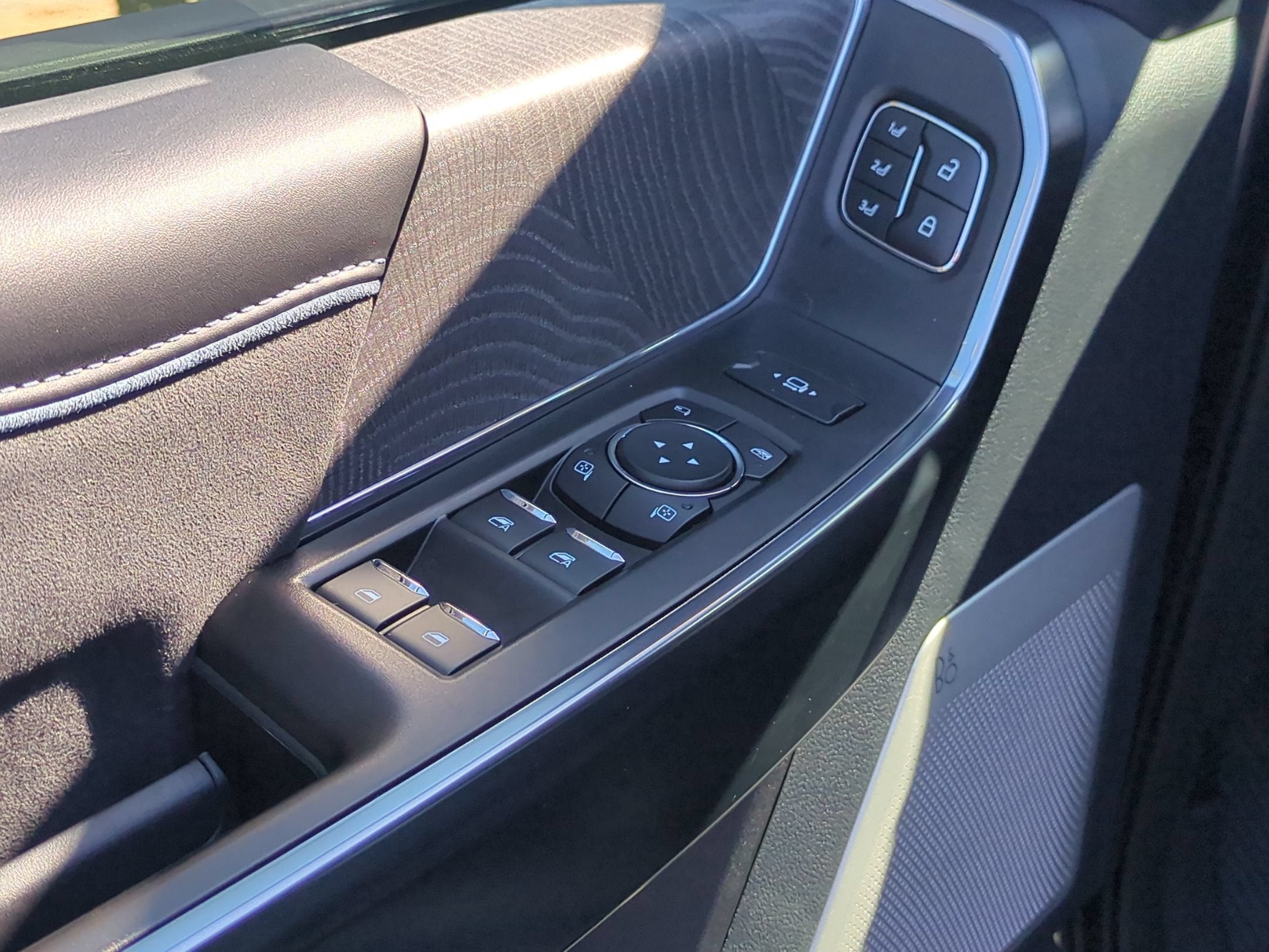2025 Ford Super Duty F-350 DRW Platinum