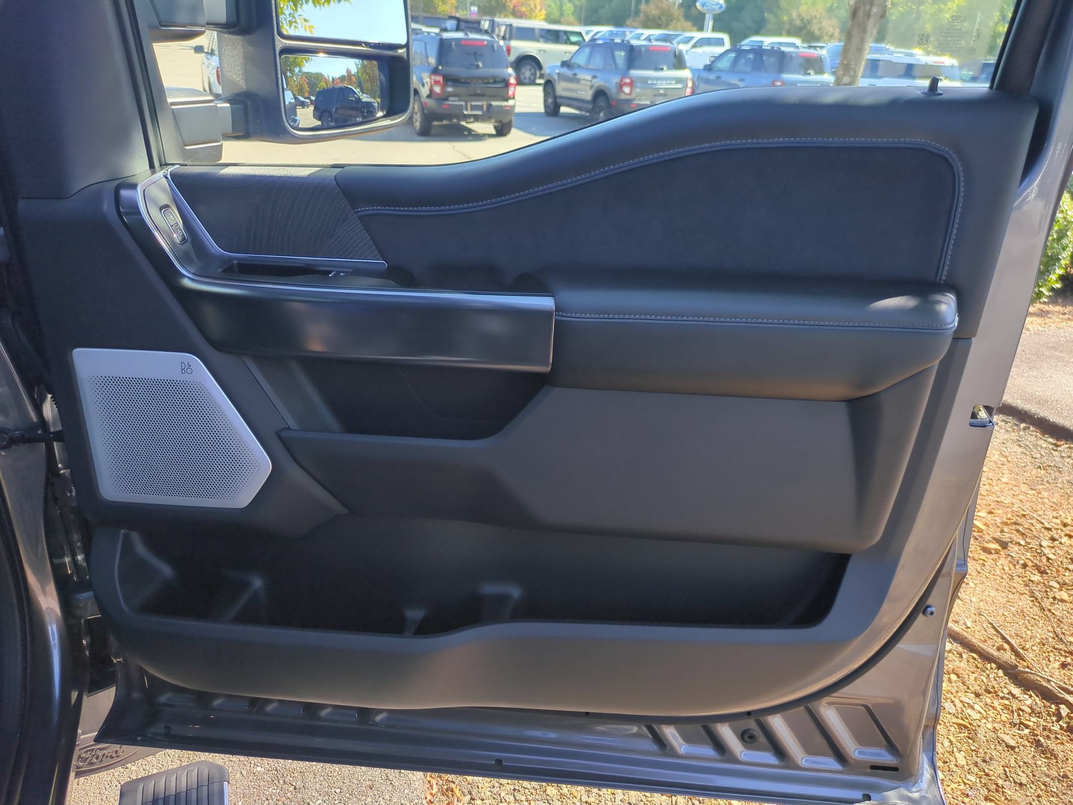 2025 Ford Super Duty F-350 DRW Platinum