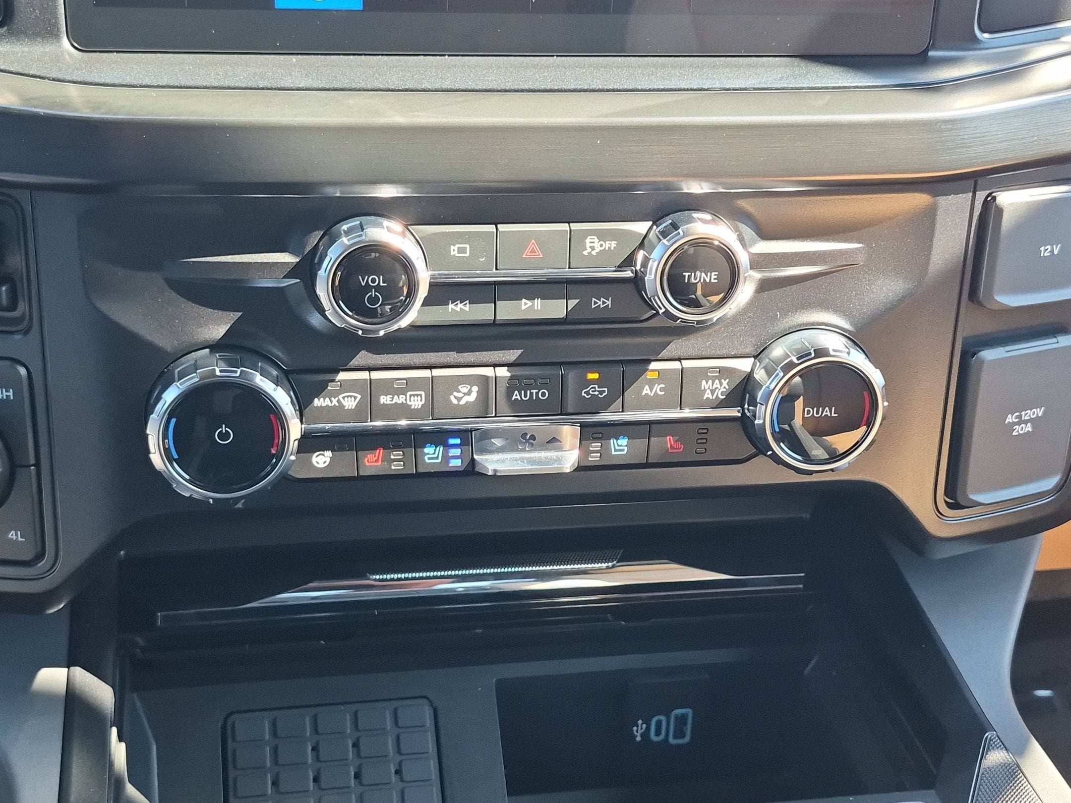2027 Ford Super Duty F-250 SRW LARIAT