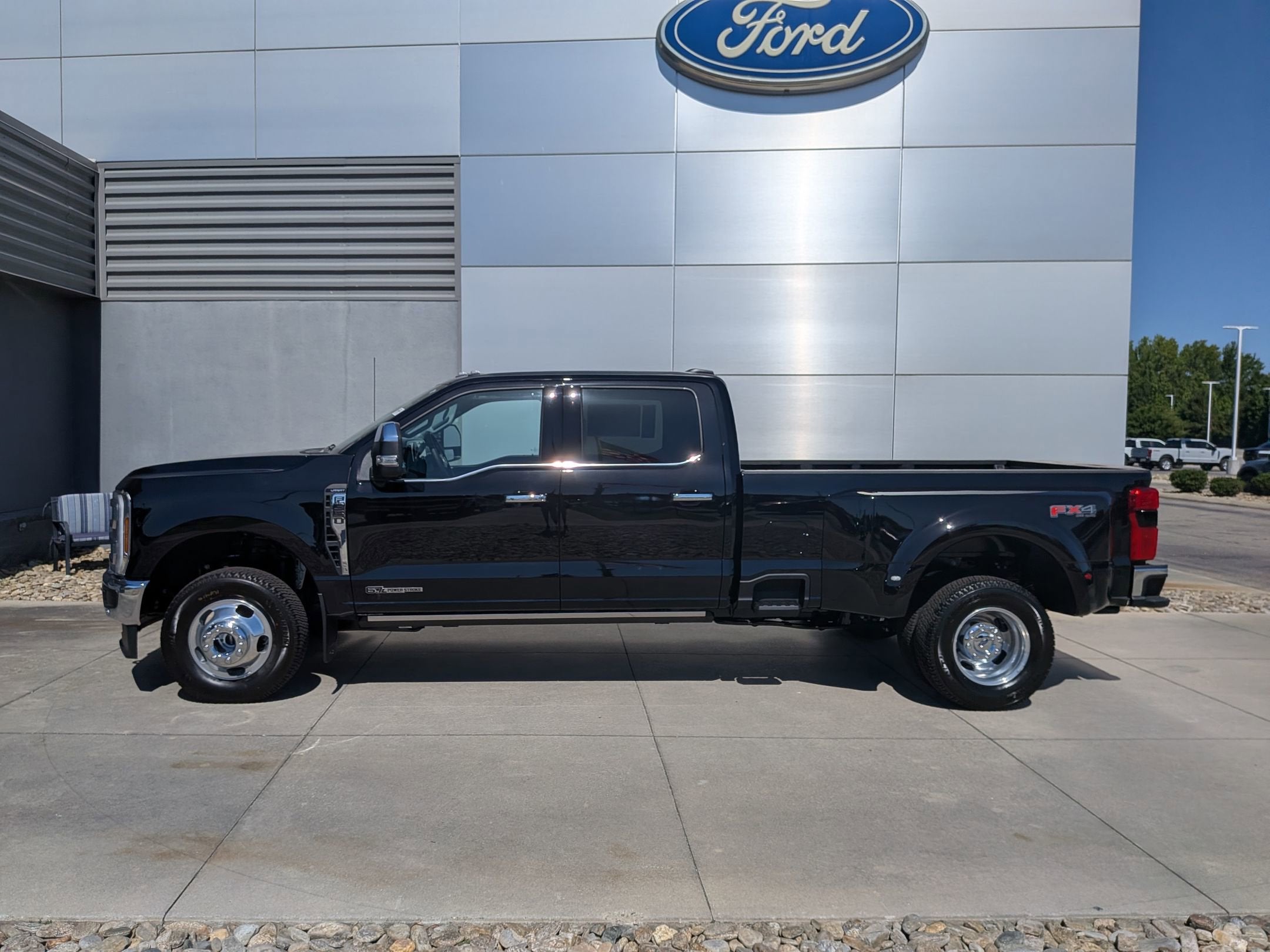 2026 Ford Super Duty F-350 DRW LARIAT