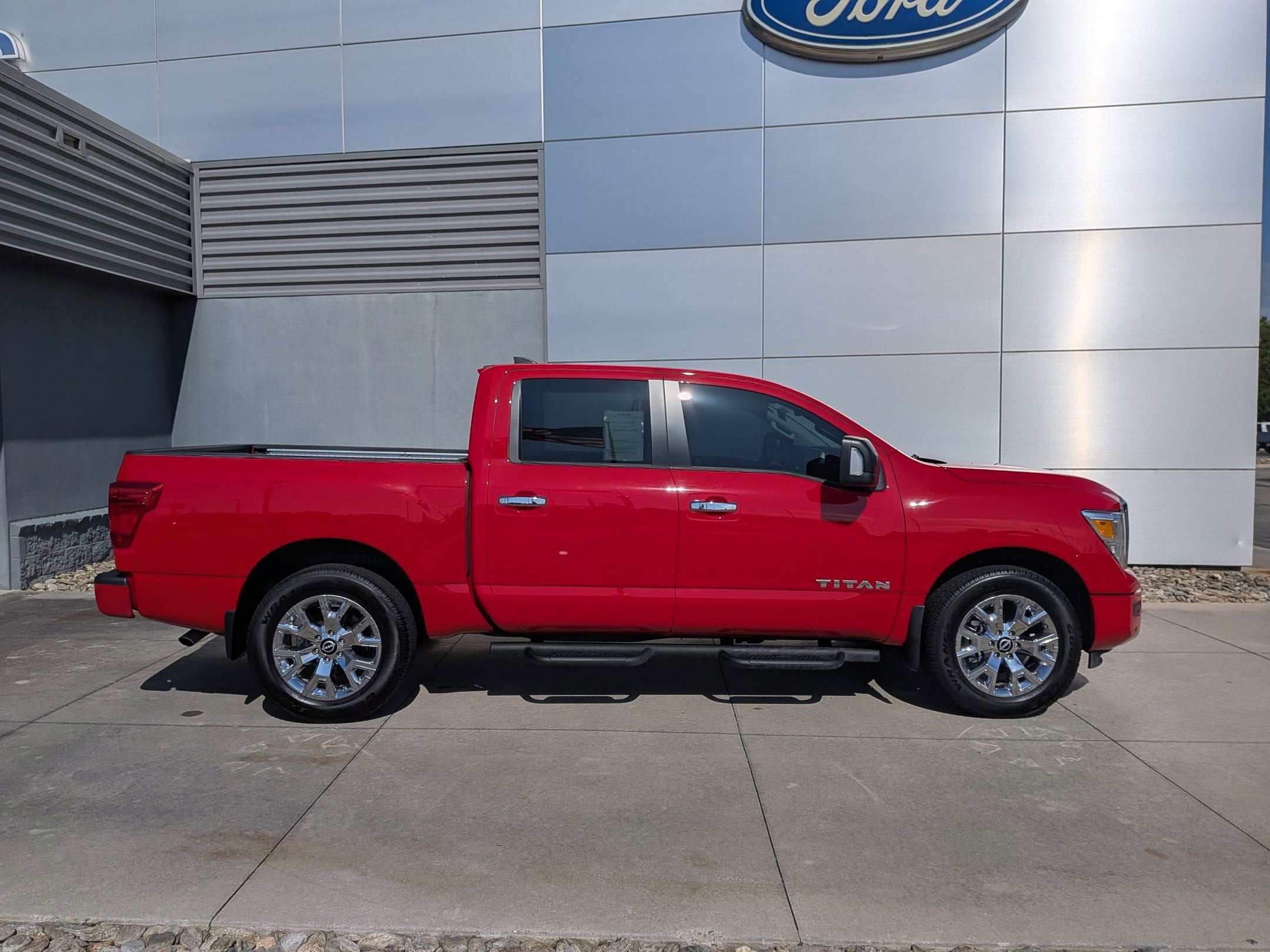 2024 Nissan Titan SV