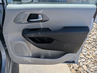 2023 Chrysler Pacifica Hybrid Touring L