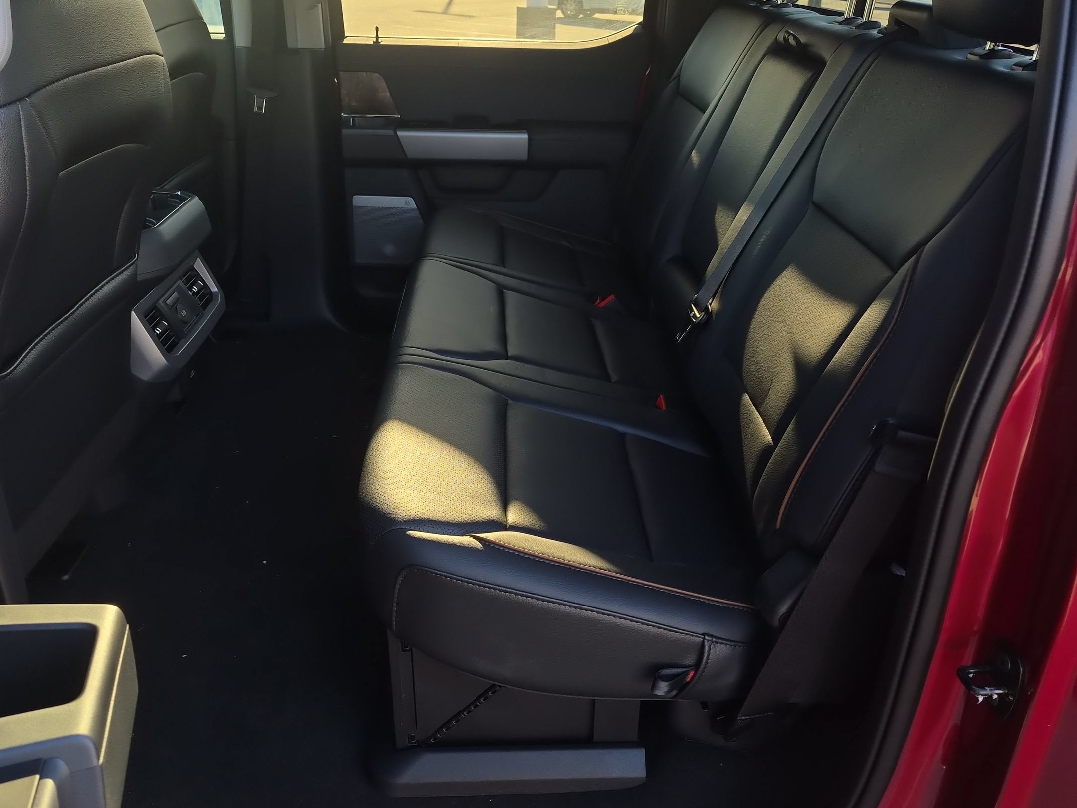 2027 Ford Super Duty F-250 SRW LARIAT