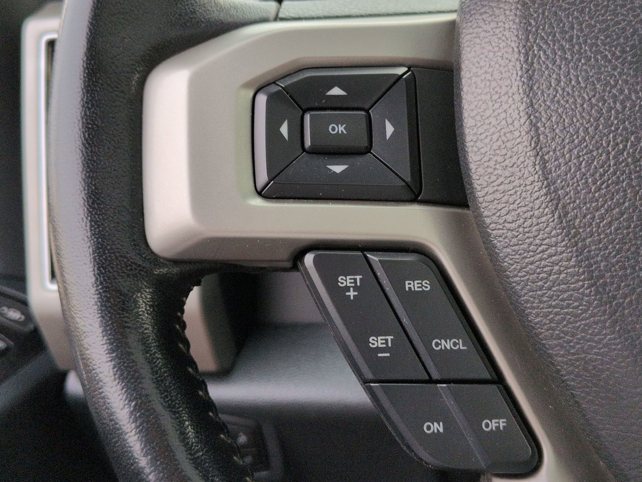 2022 Ford Super Duty F-350 SRW LARIAT