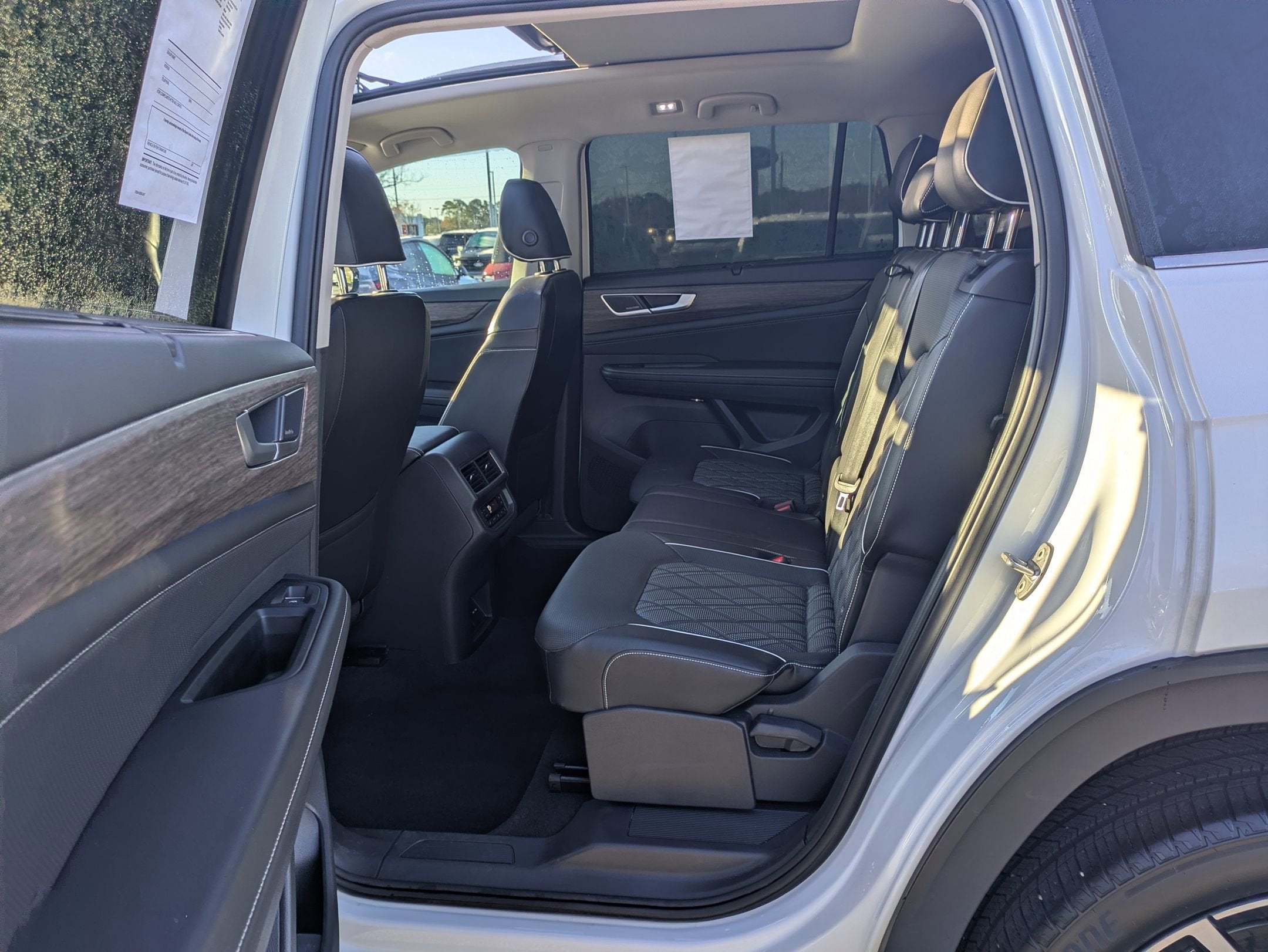 2024 Volkswagen Atlas 2.0T SEL Premium R-Line