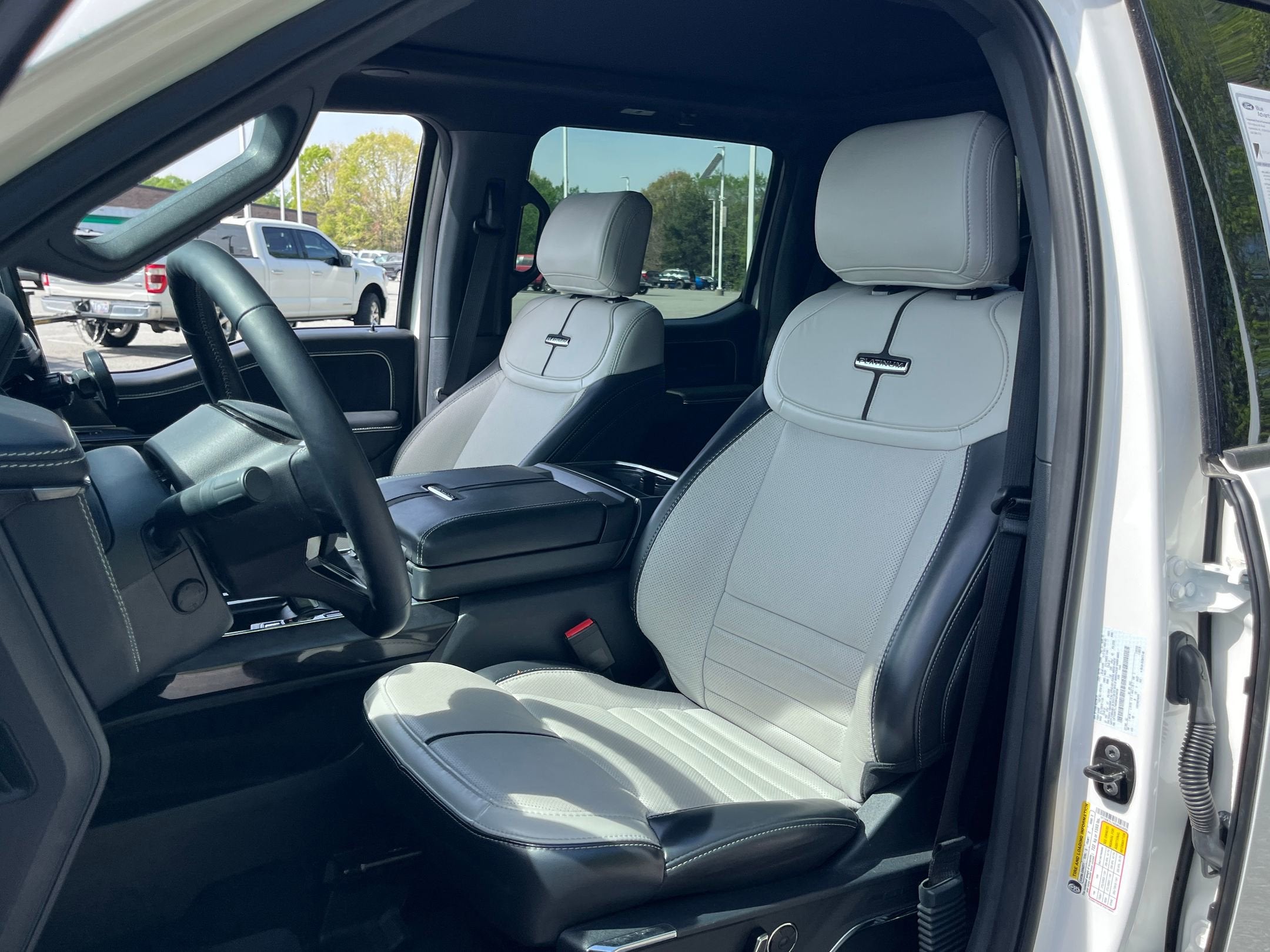 2025 Ford F-150 Lightning Platinum